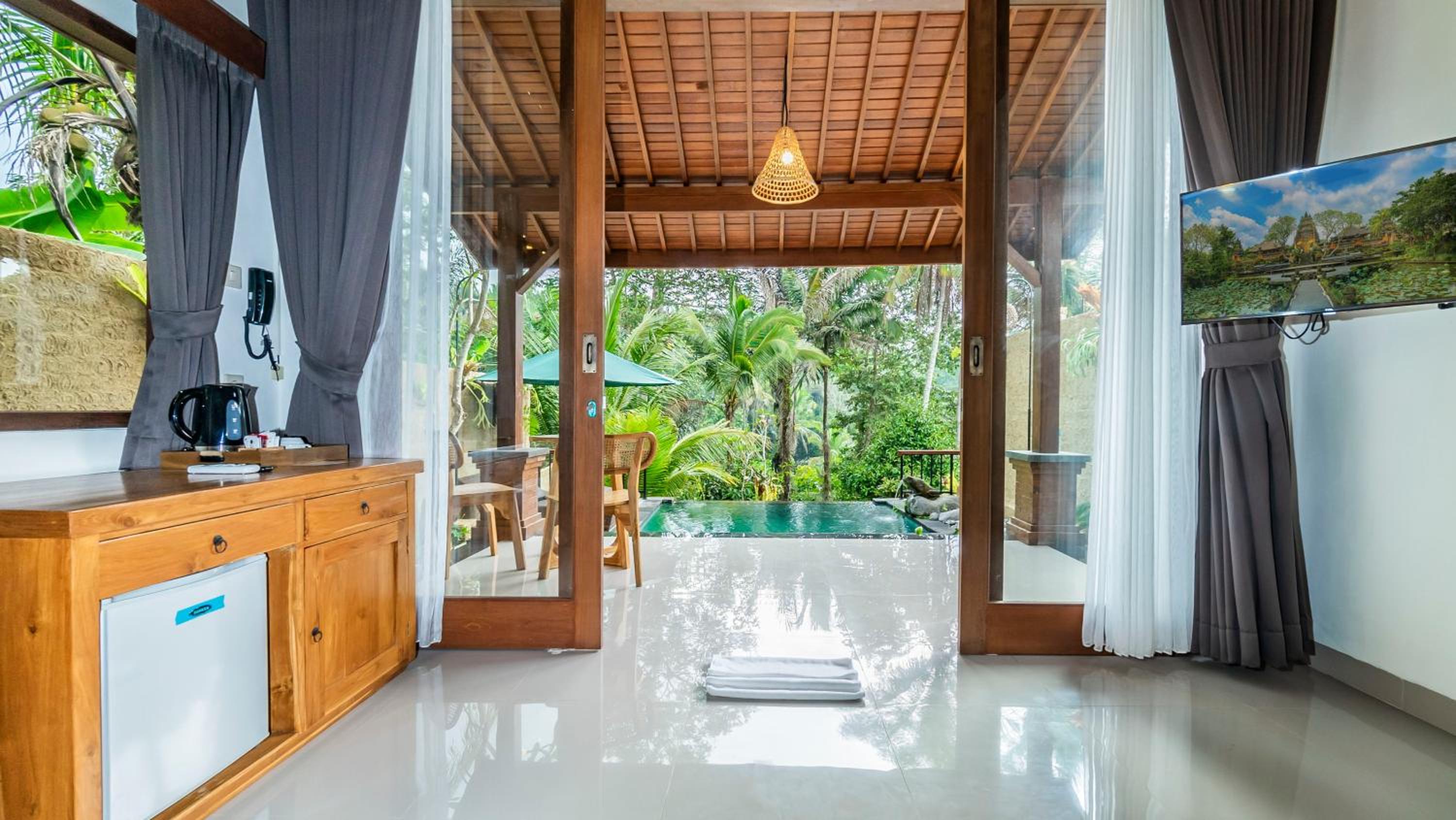 Villa with Private Pool with Jungle View - Photo 8