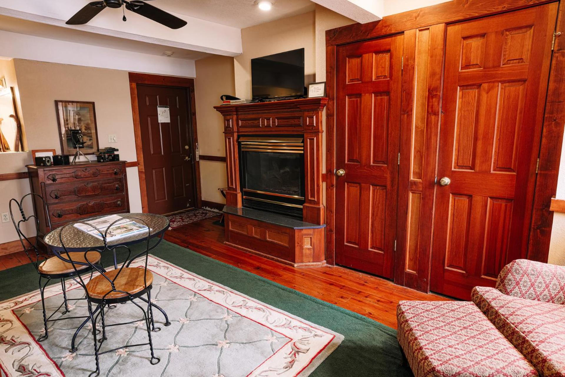 Queen Room with Spa Bath photo 2