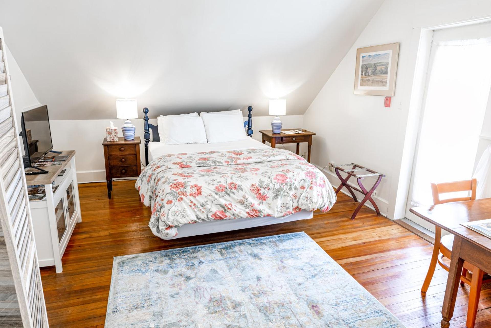 Budget Double Room photo 1