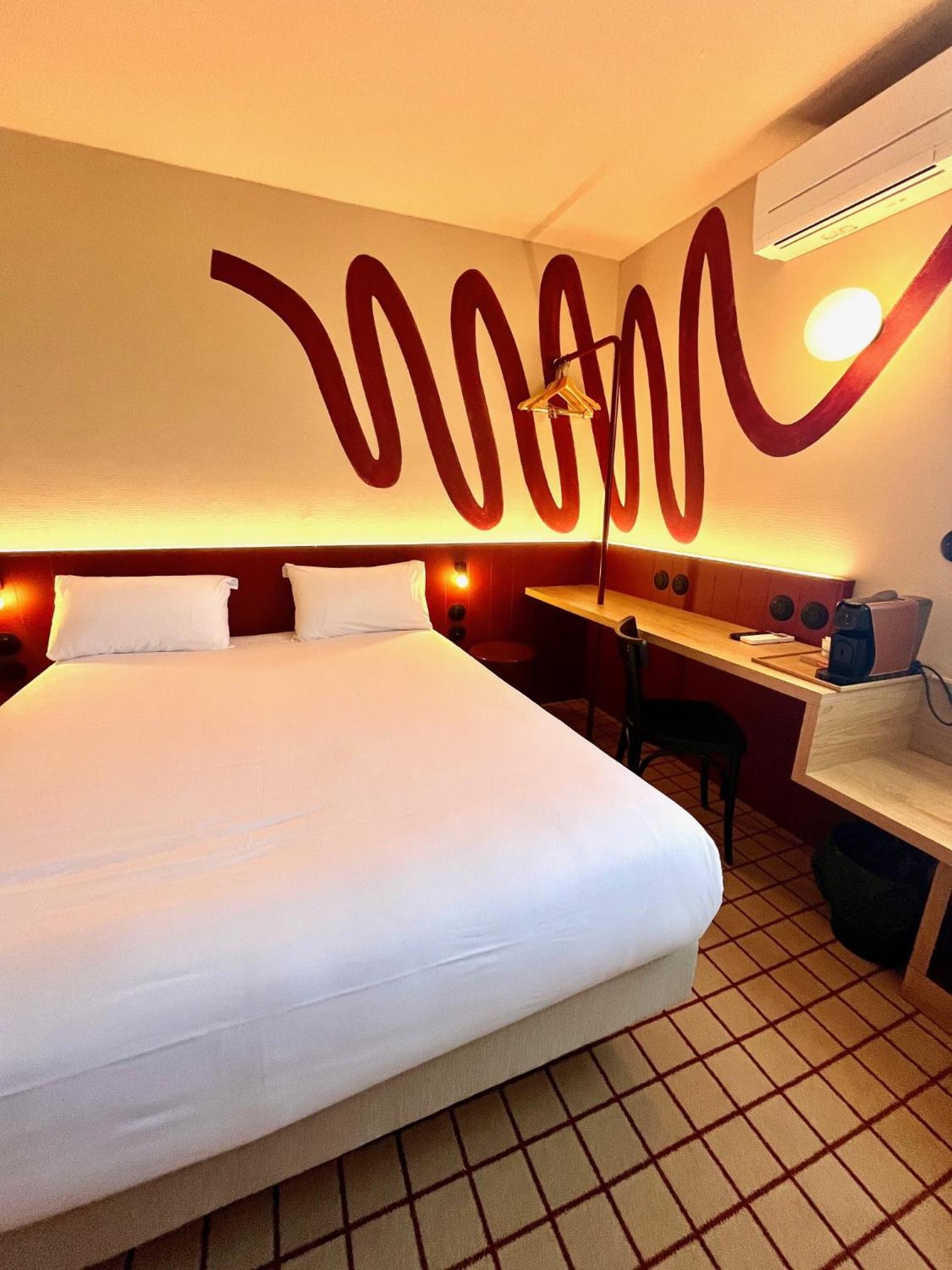 Queen Room - Non-Smoking