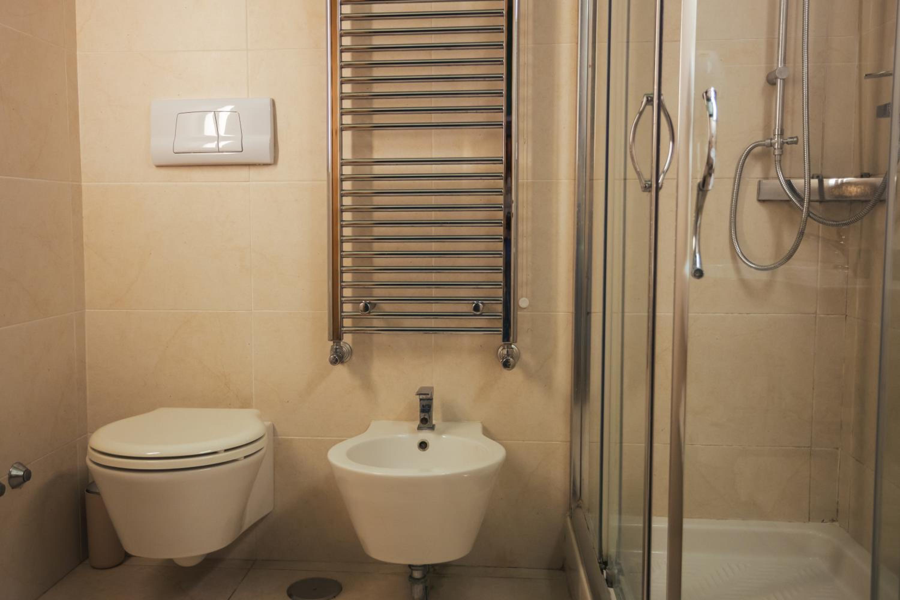Double Room - Photo 5