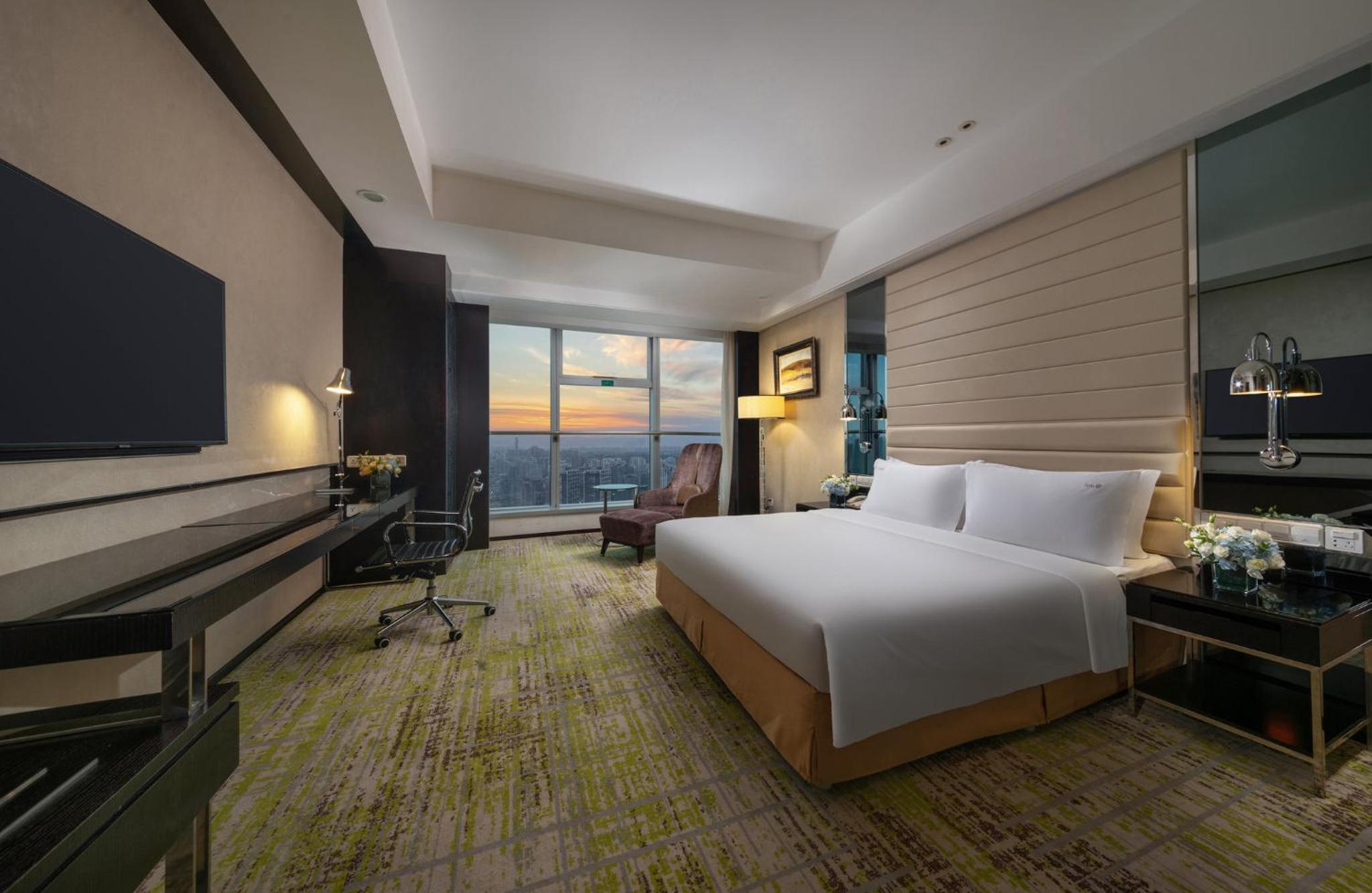 Standard King Room with Soho View thumbnail 6