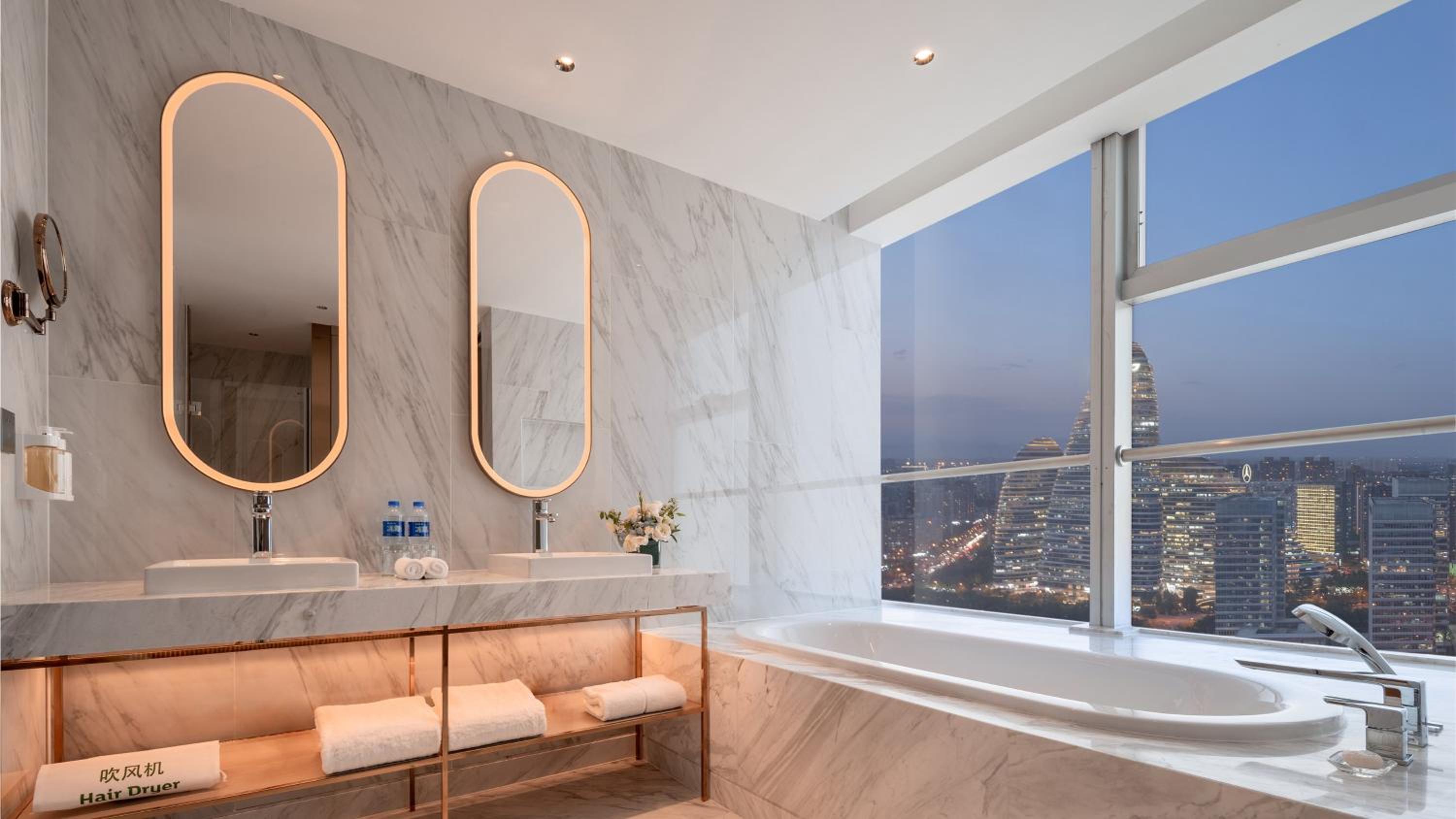 King Suite with Panoramic View thumbnail 6