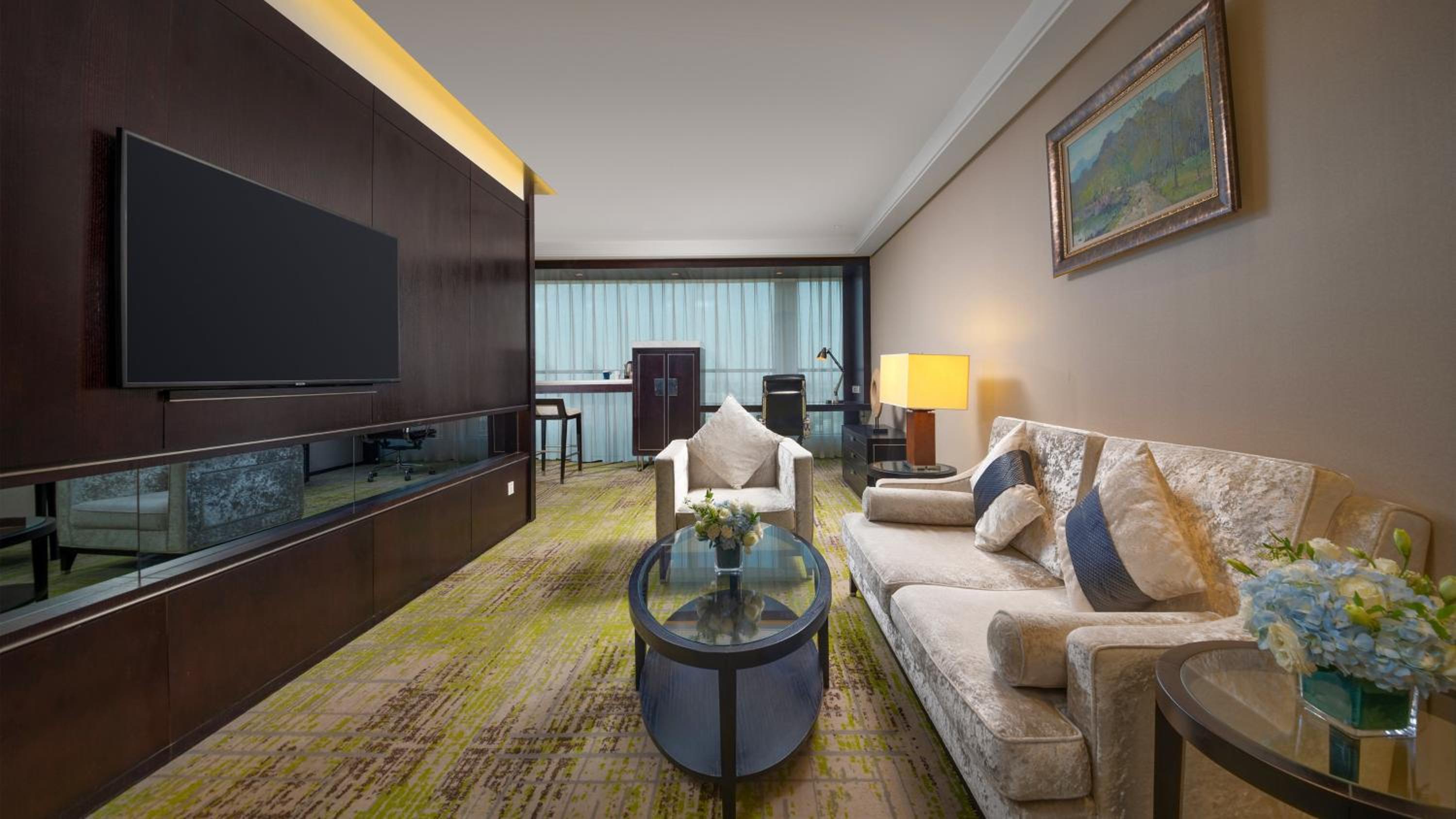 King Suite with Lounge Access - High Floor thumbnail 5