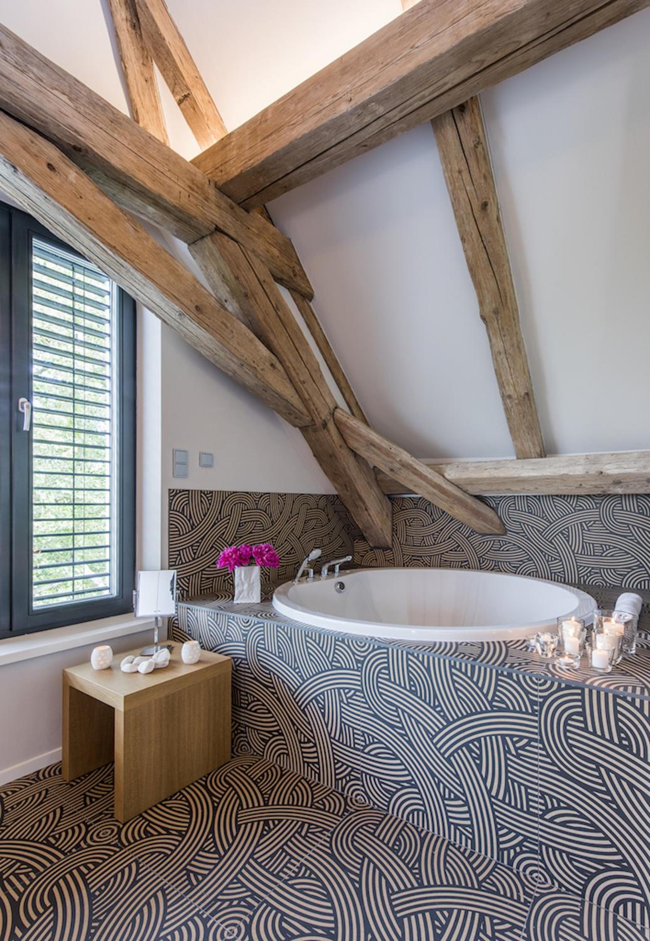 King Suite with Spa Bath - Photo 5