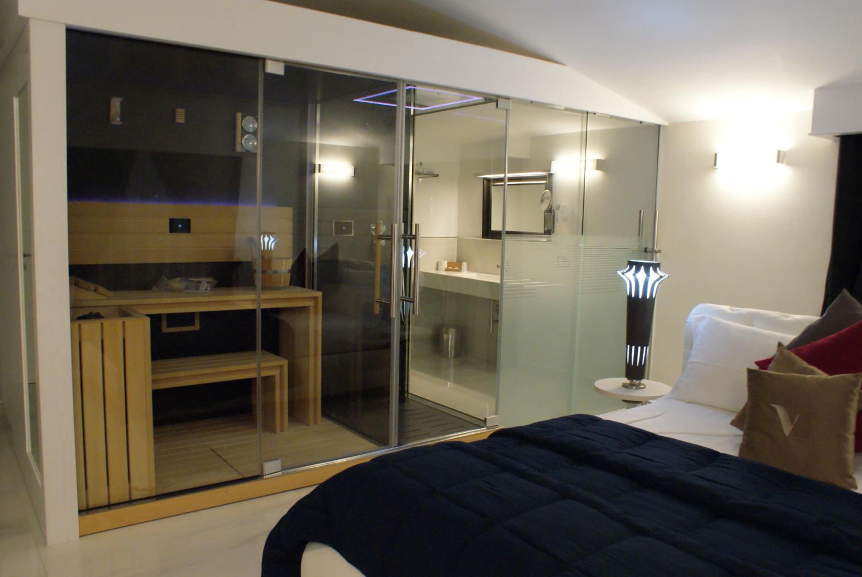 Double Room with Sauna and Spa Bath - Photo 8