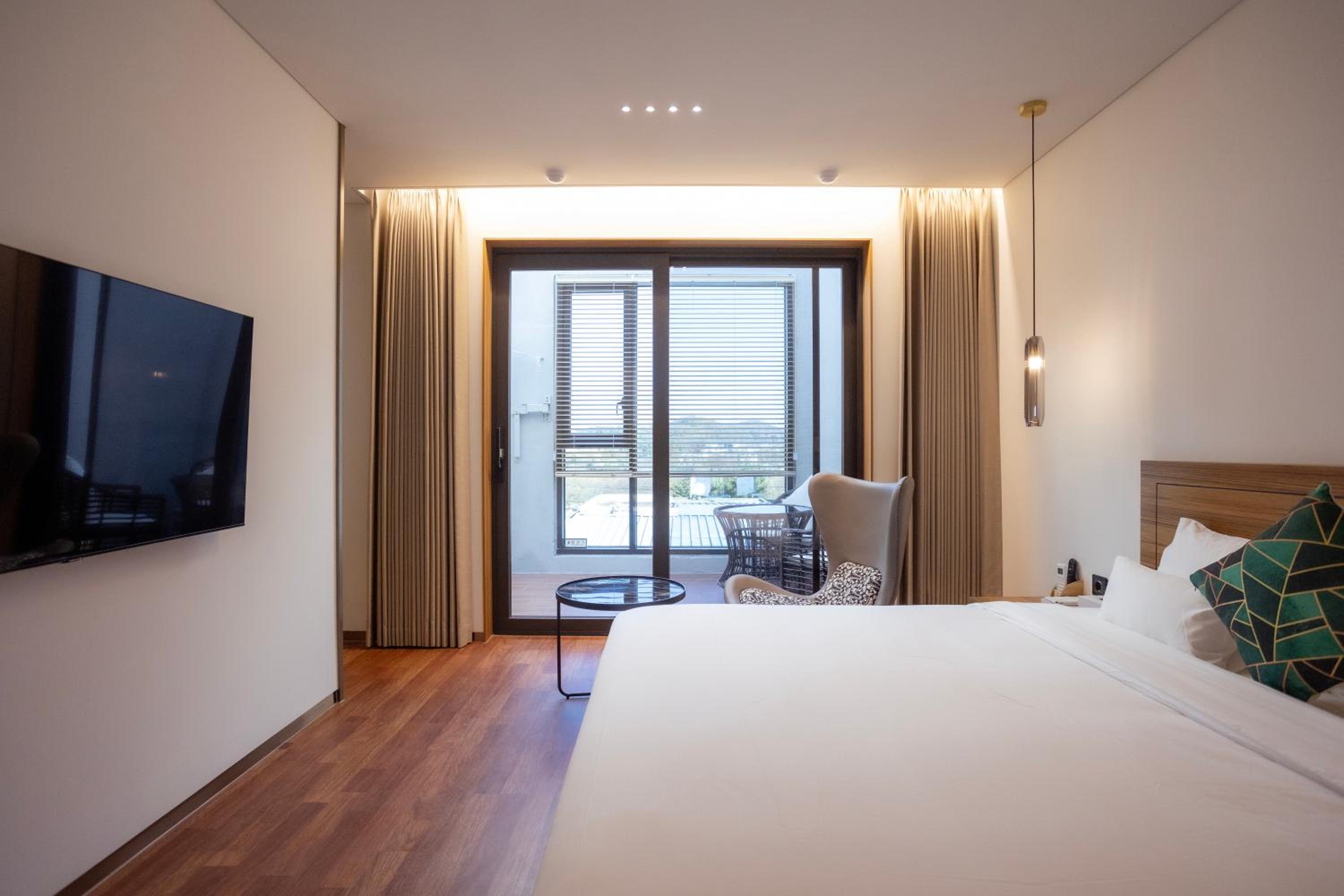 Double Room with Spa Bath photo 3