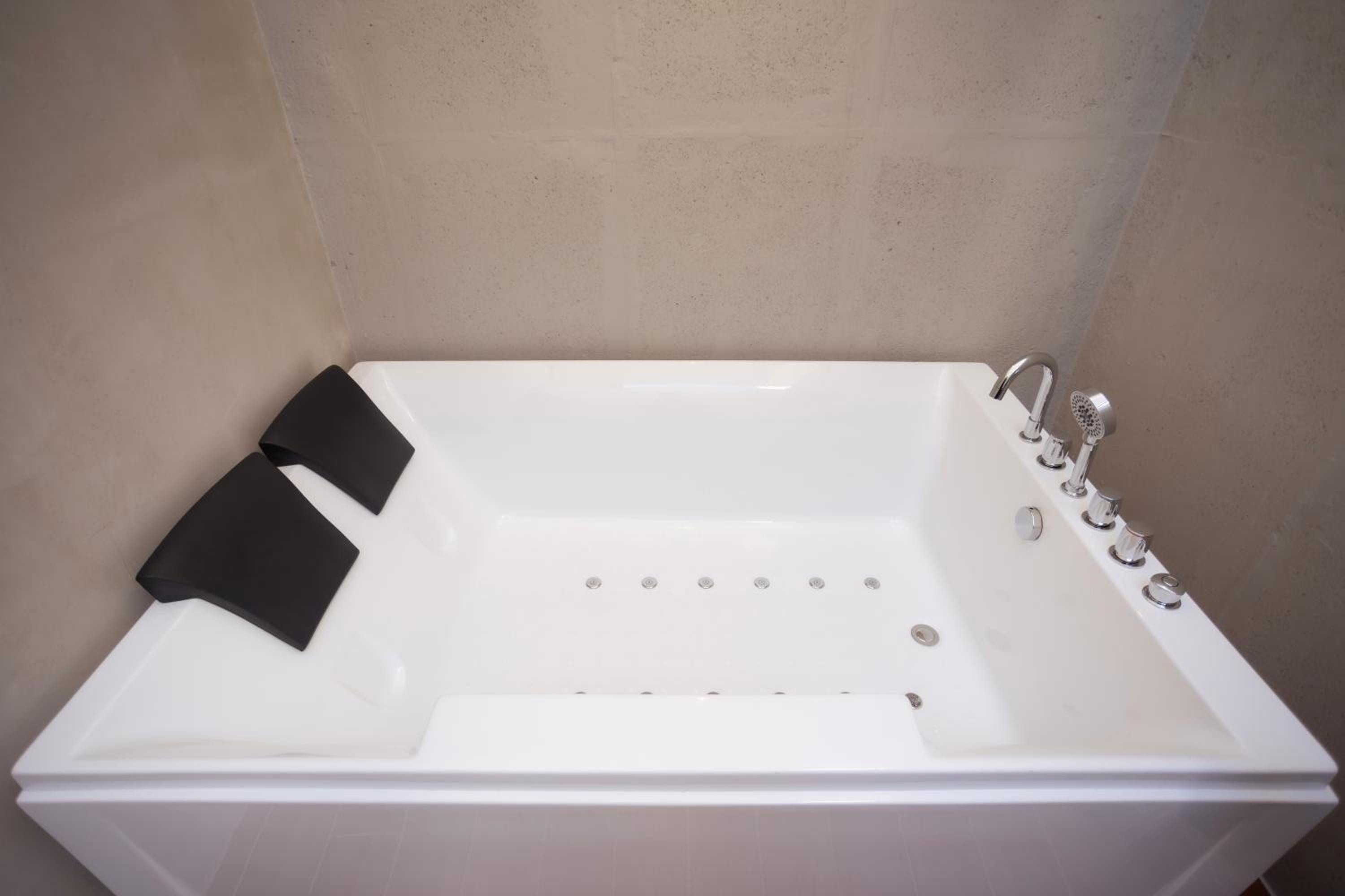 Suite with Spa Bath photo 3