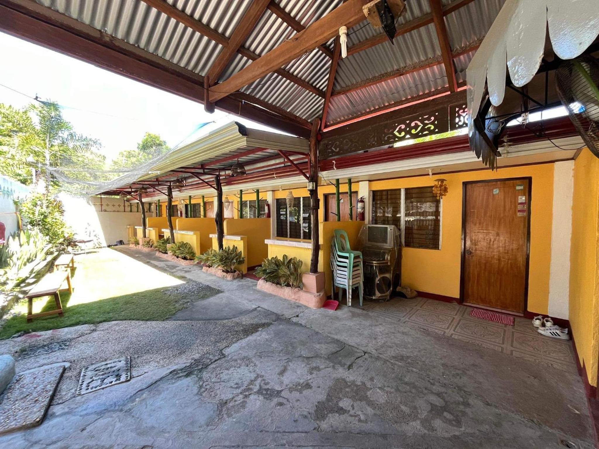 Quadruple Room with Balcony photo 2