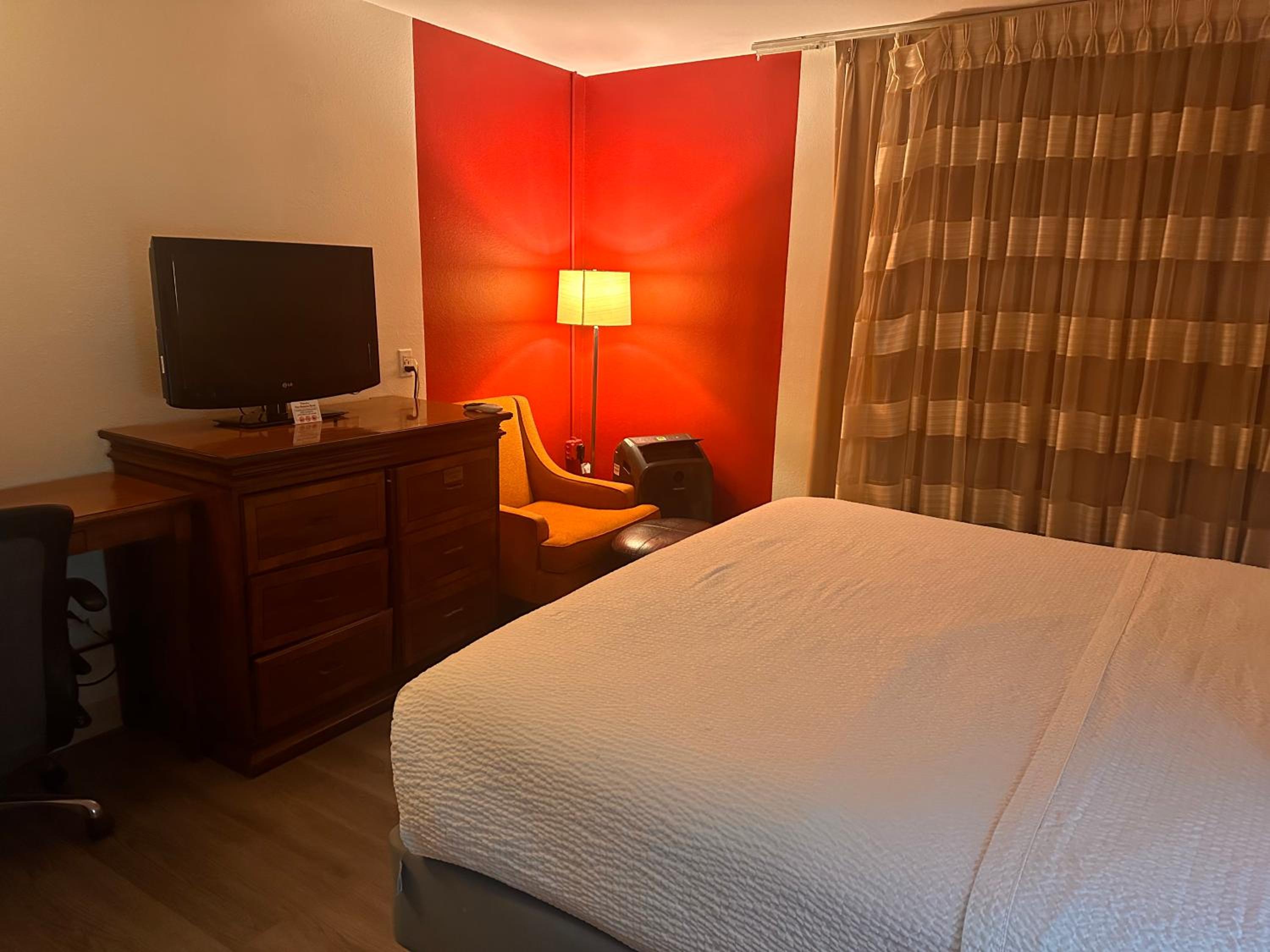 Queen Room - Mobility Access/Non-Smoking - Photo 2