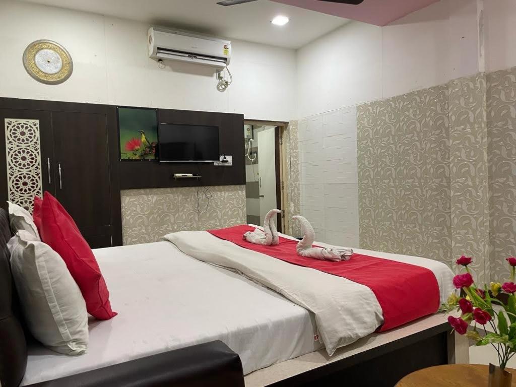 Deluxe Double Room (2 Adults + 1 Child) photo 3
