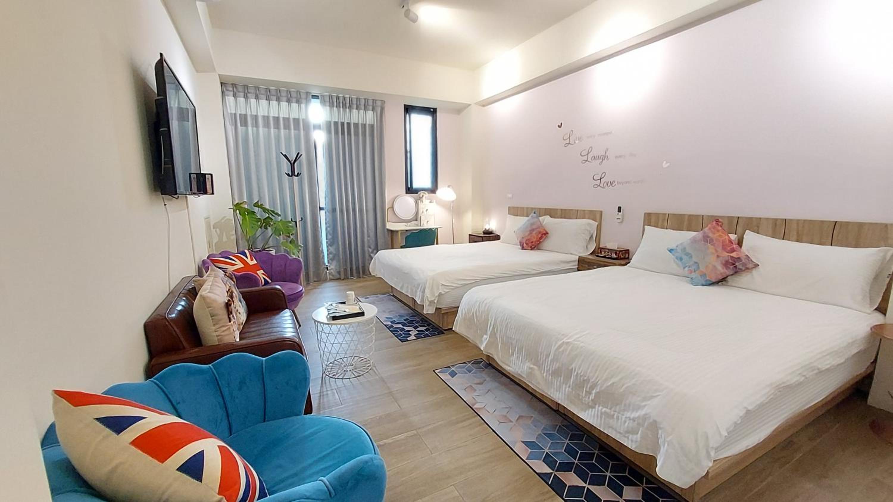 Quadruple Room with Private Bathroom photo 3