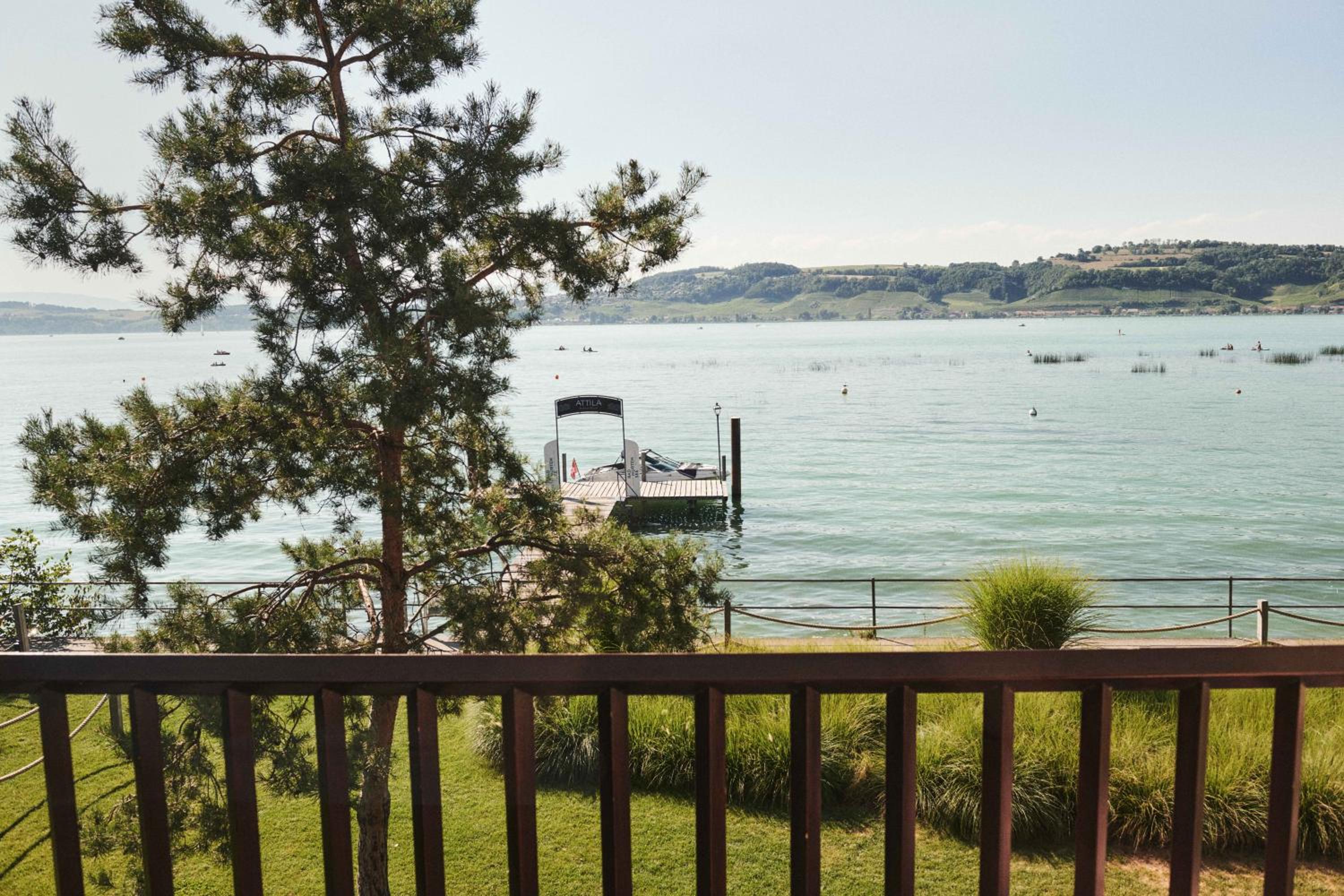 Double Room with Lake View - Photo 4