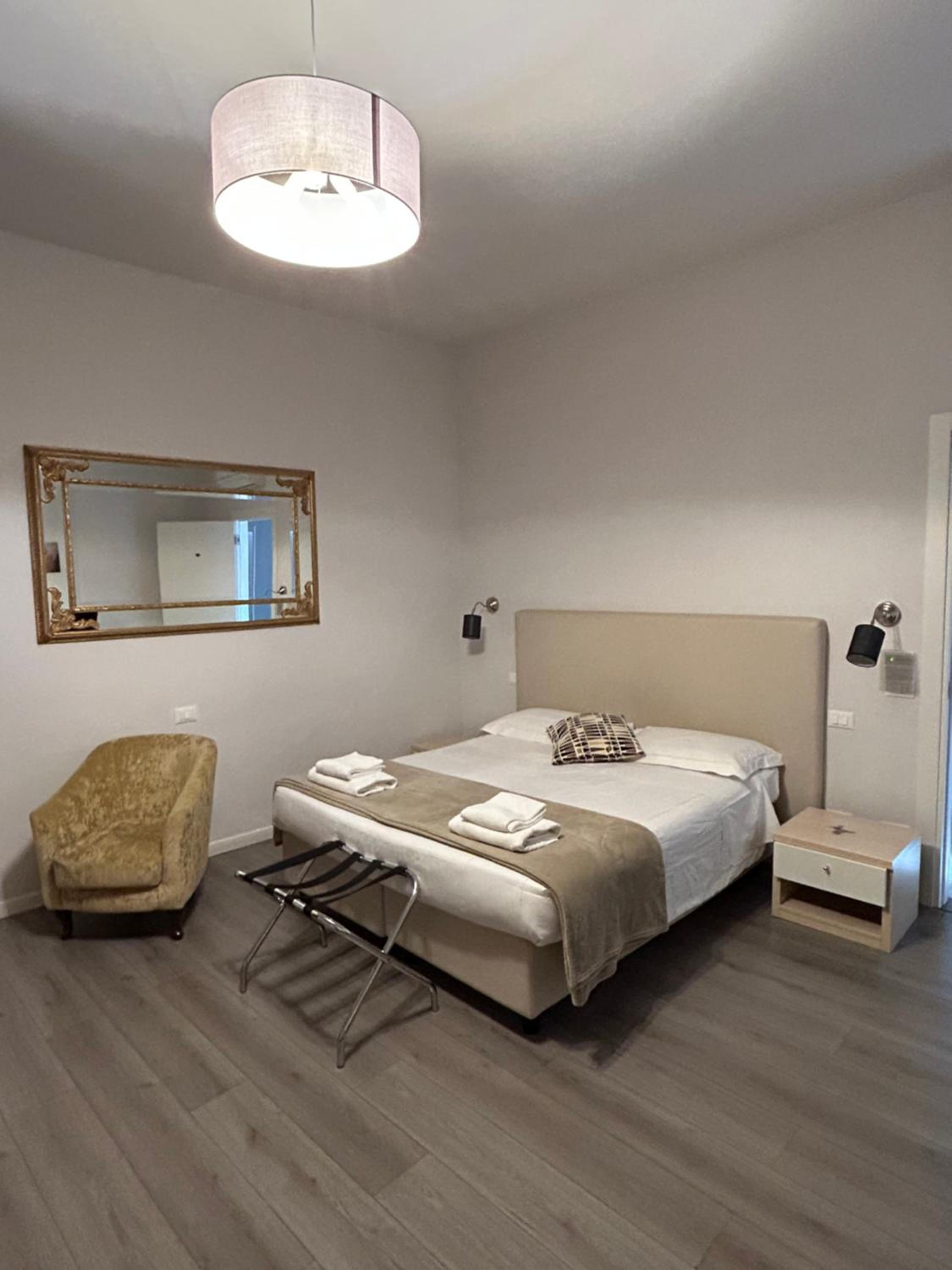 Large Double Room photo 1