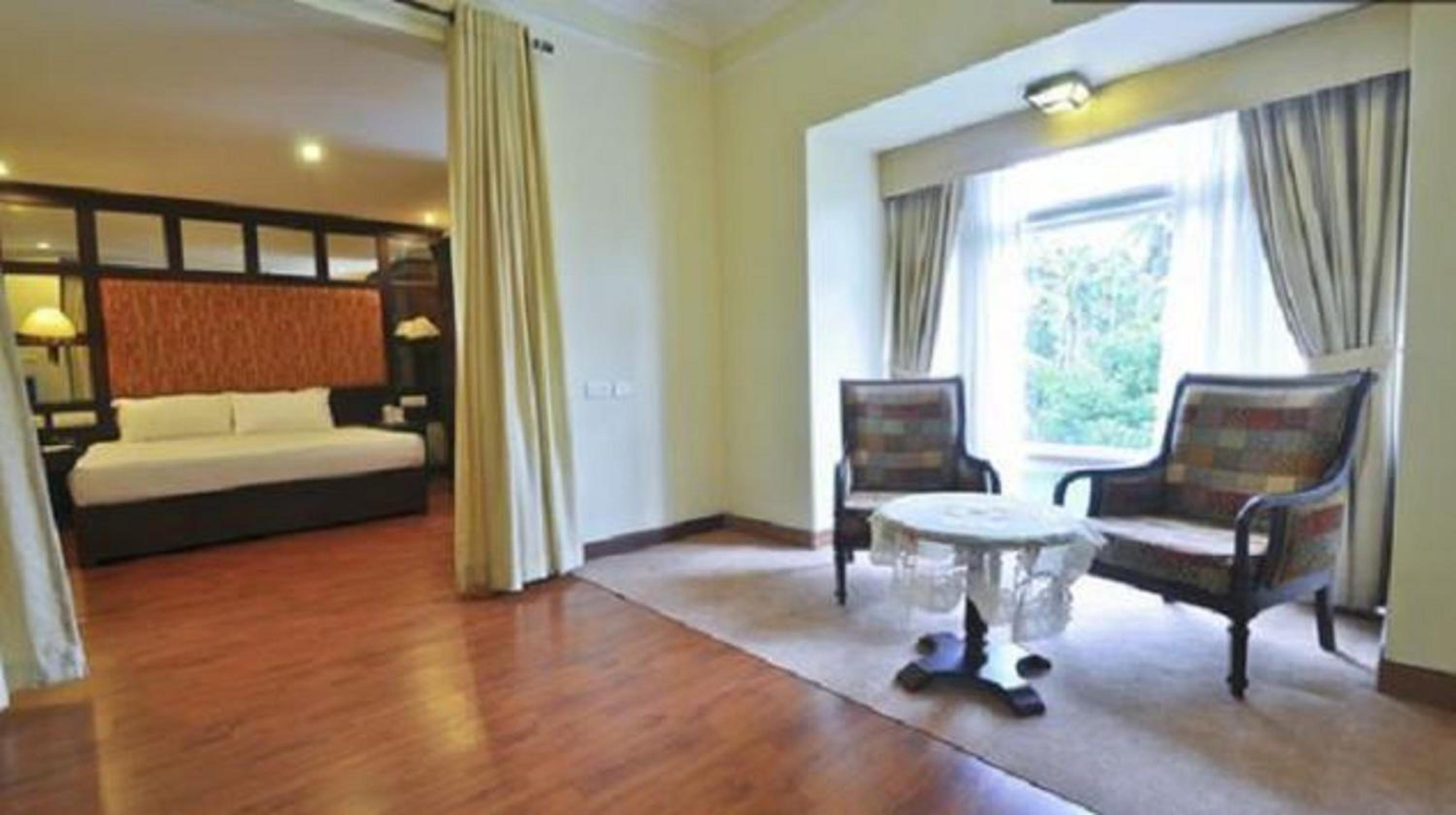 Suite - Photo 1