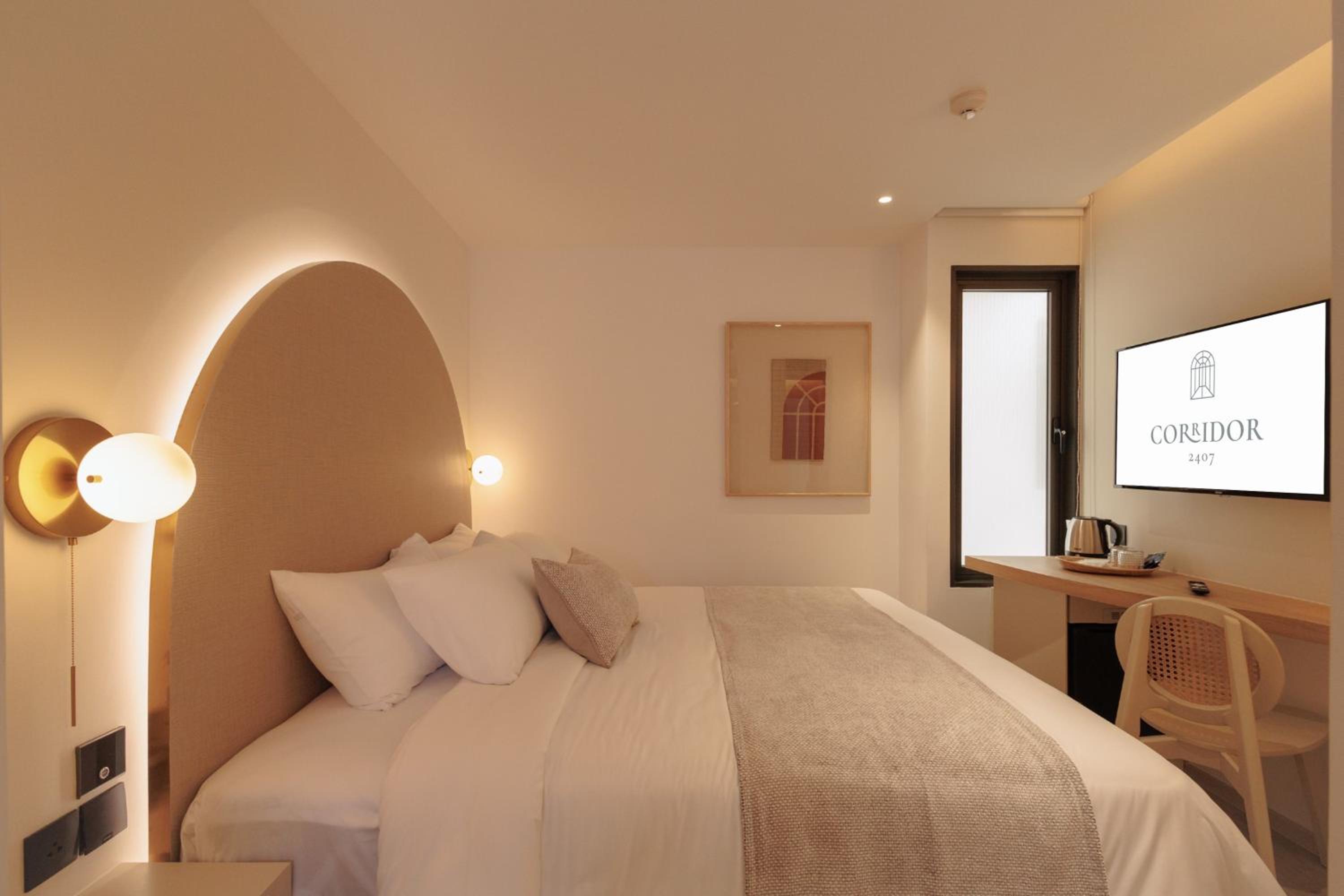 Premium Room with Soaking Tub photo 3