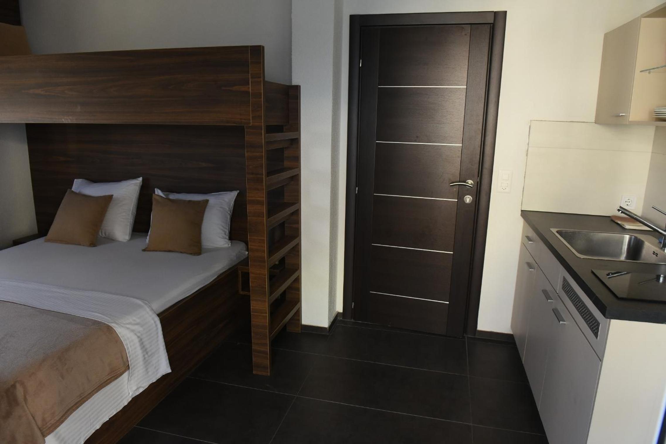 Triple Room with Balcony photo 3
