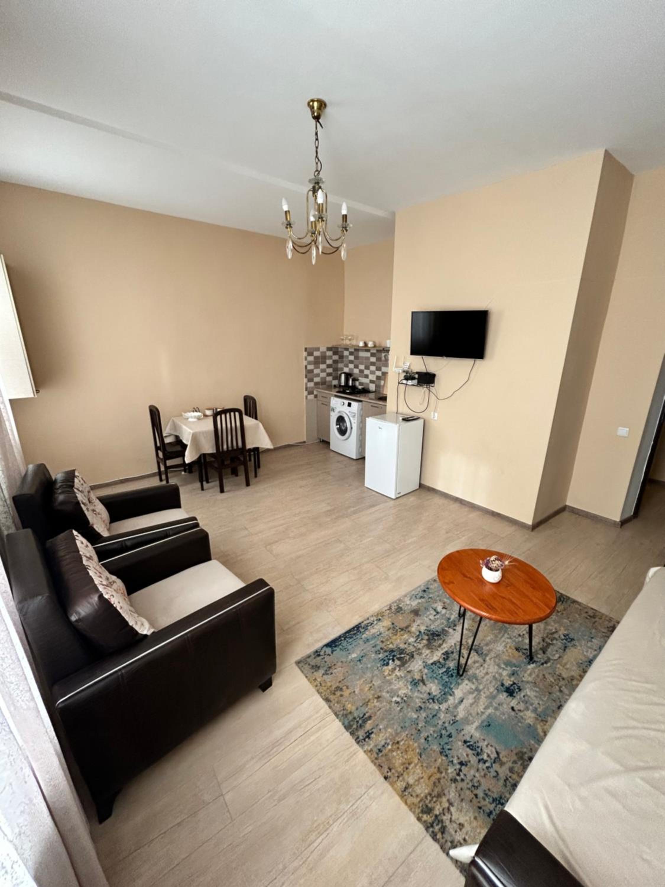 One-Bedroom Apartment photo 1