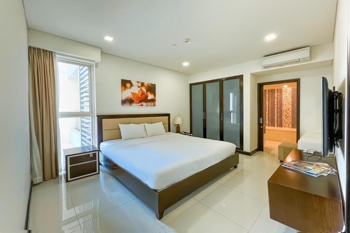 One-Bedroom Suite - Photo 12