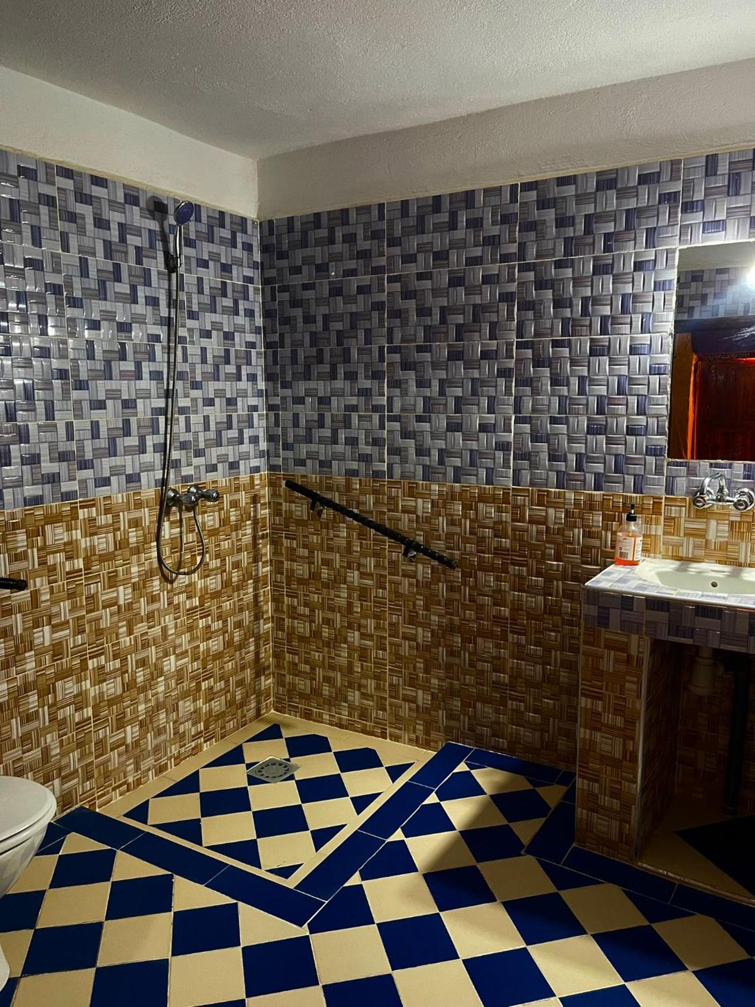 Family Room with Private Bathroom - Photo 6