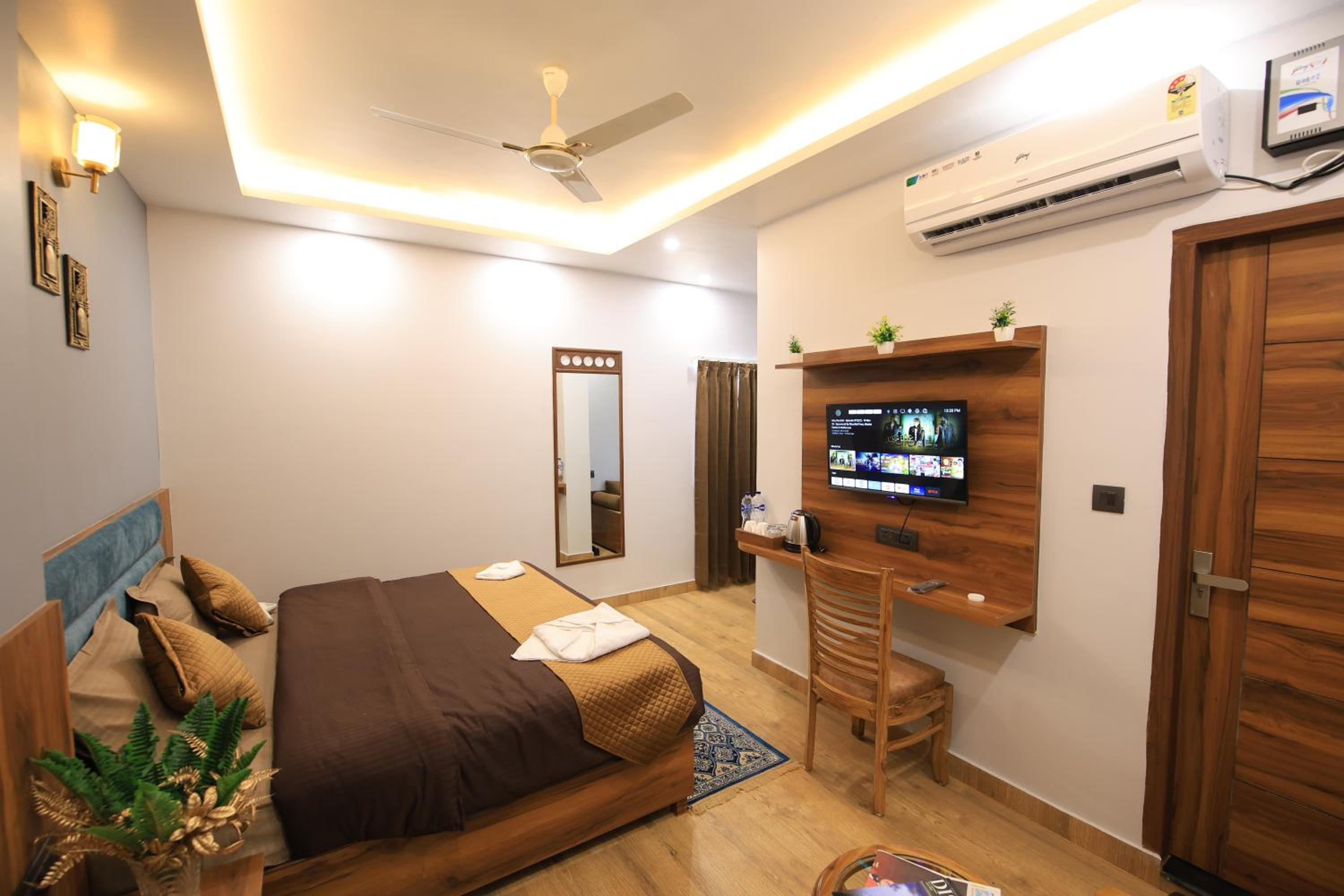 Deluxe Room - Photo 19