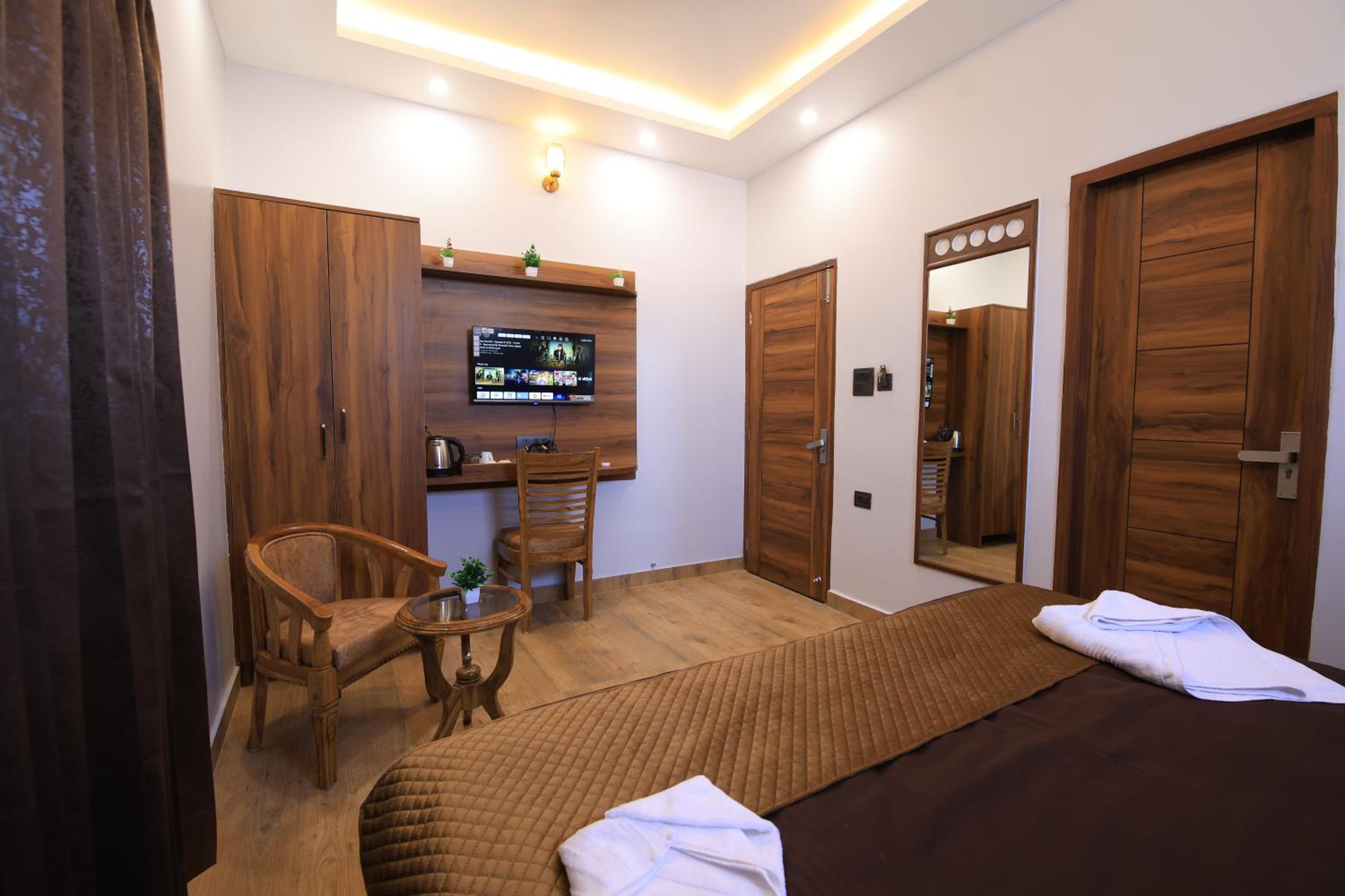 Deluxe Room - Photo 16