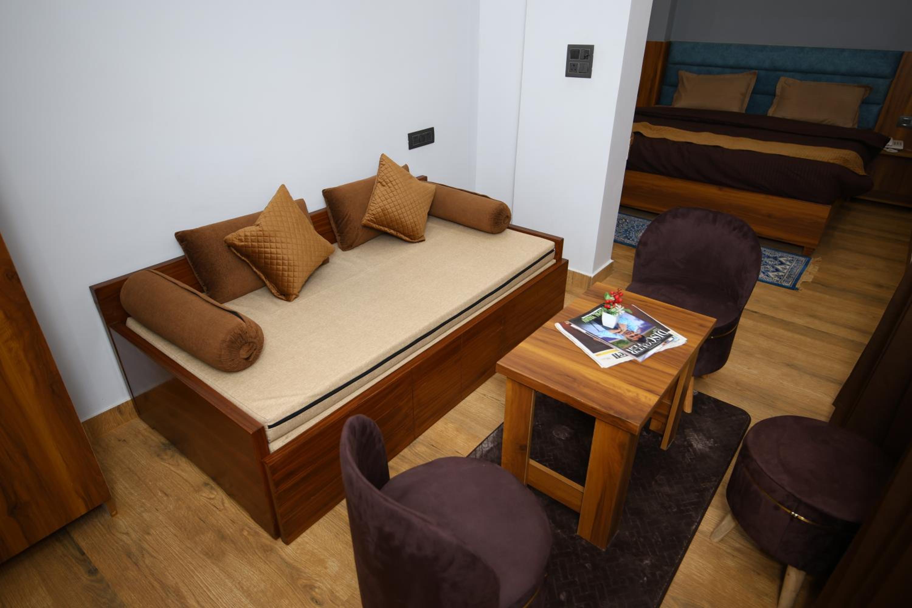 Deluxe Family Suite - Photo 11