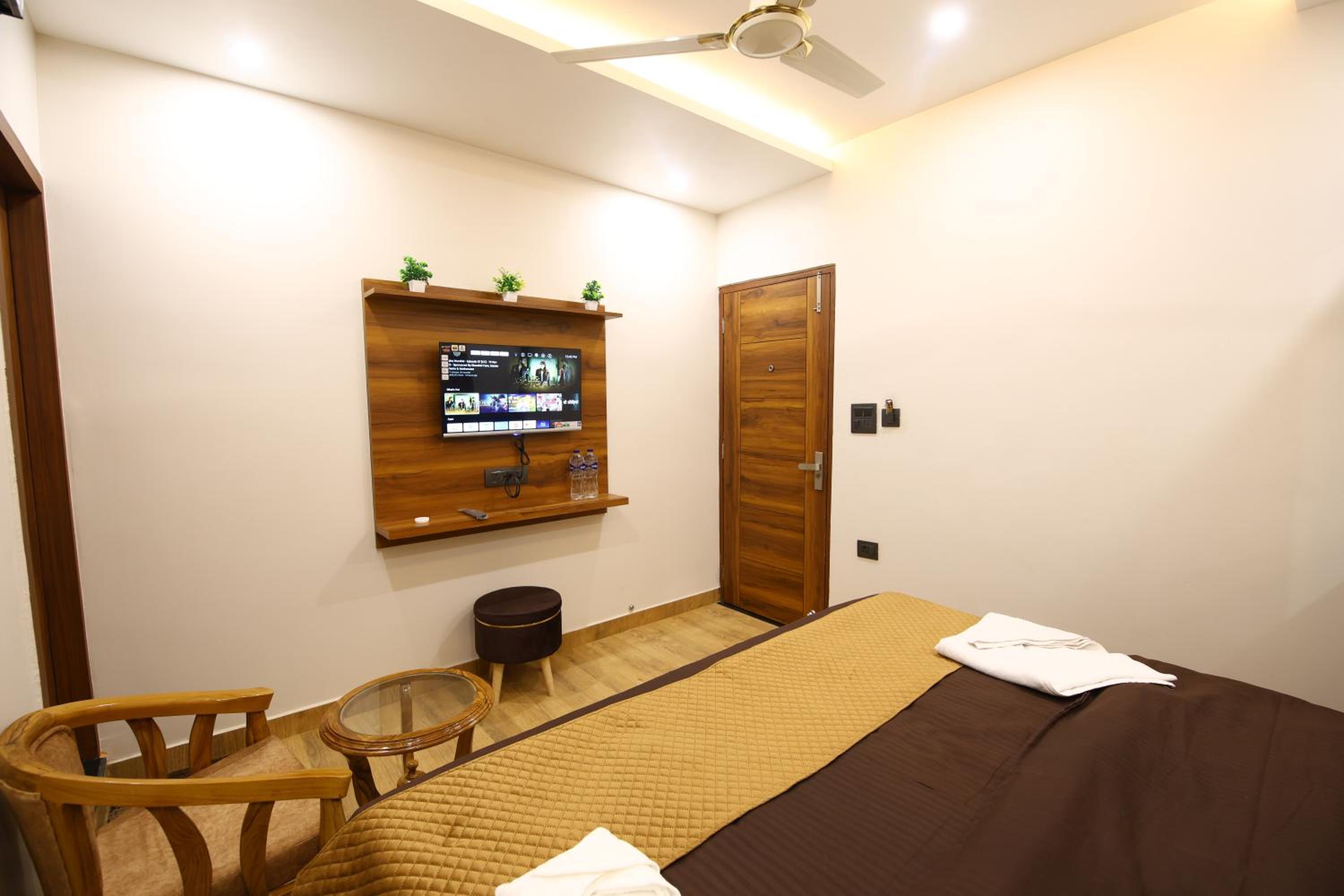 Deluxe Room - Photo 2
