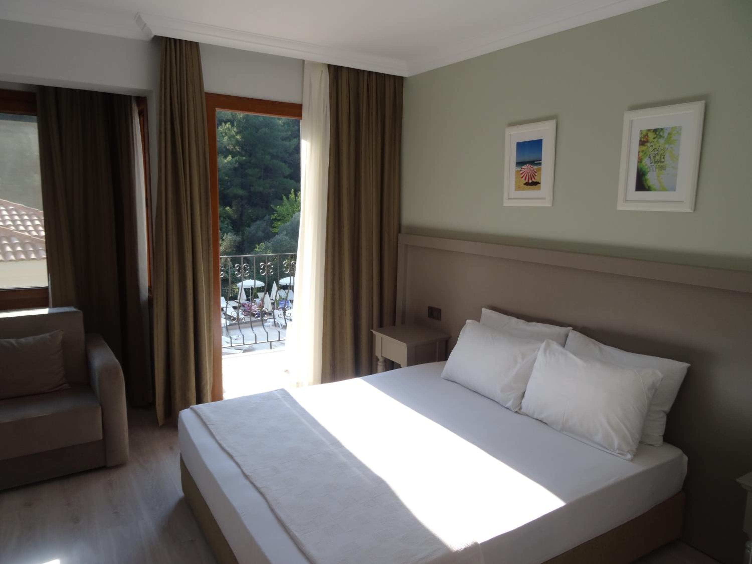 Standard Double or Twin Room - Photo 18