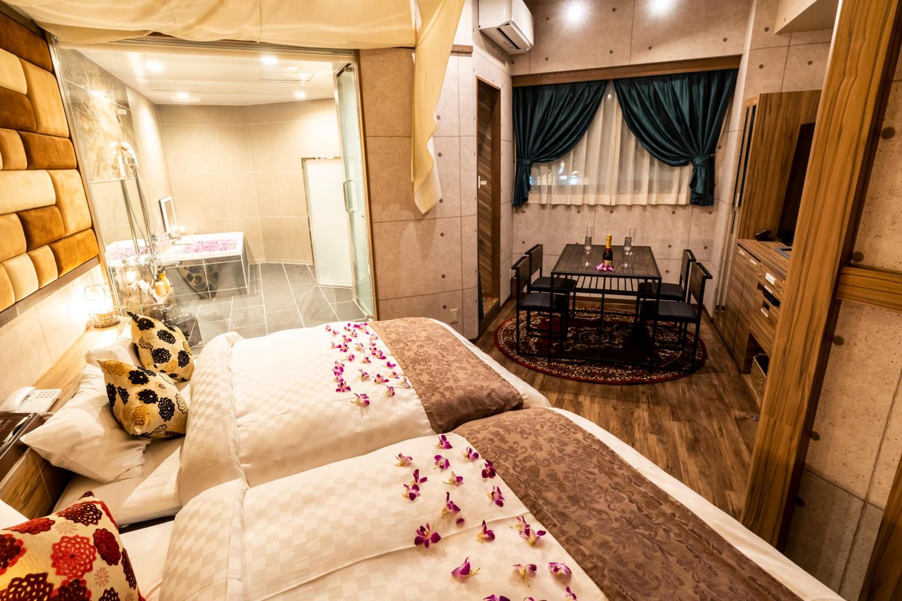 Royal Two Queen Beds Room photo 3