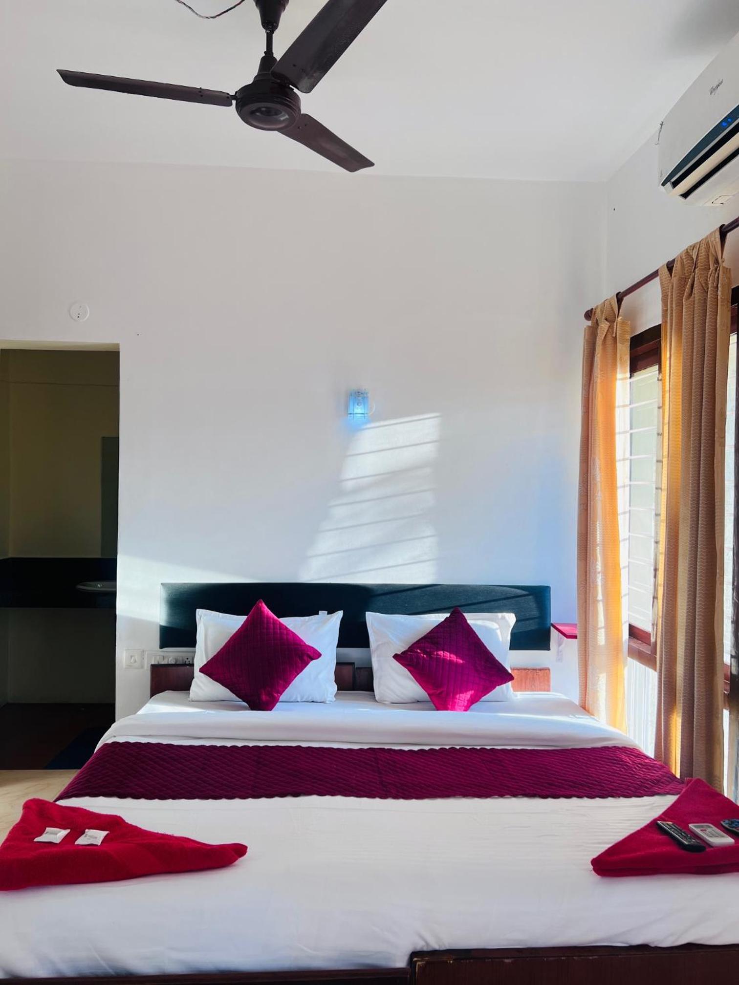 Superior Double or Twin Room - Photo 7