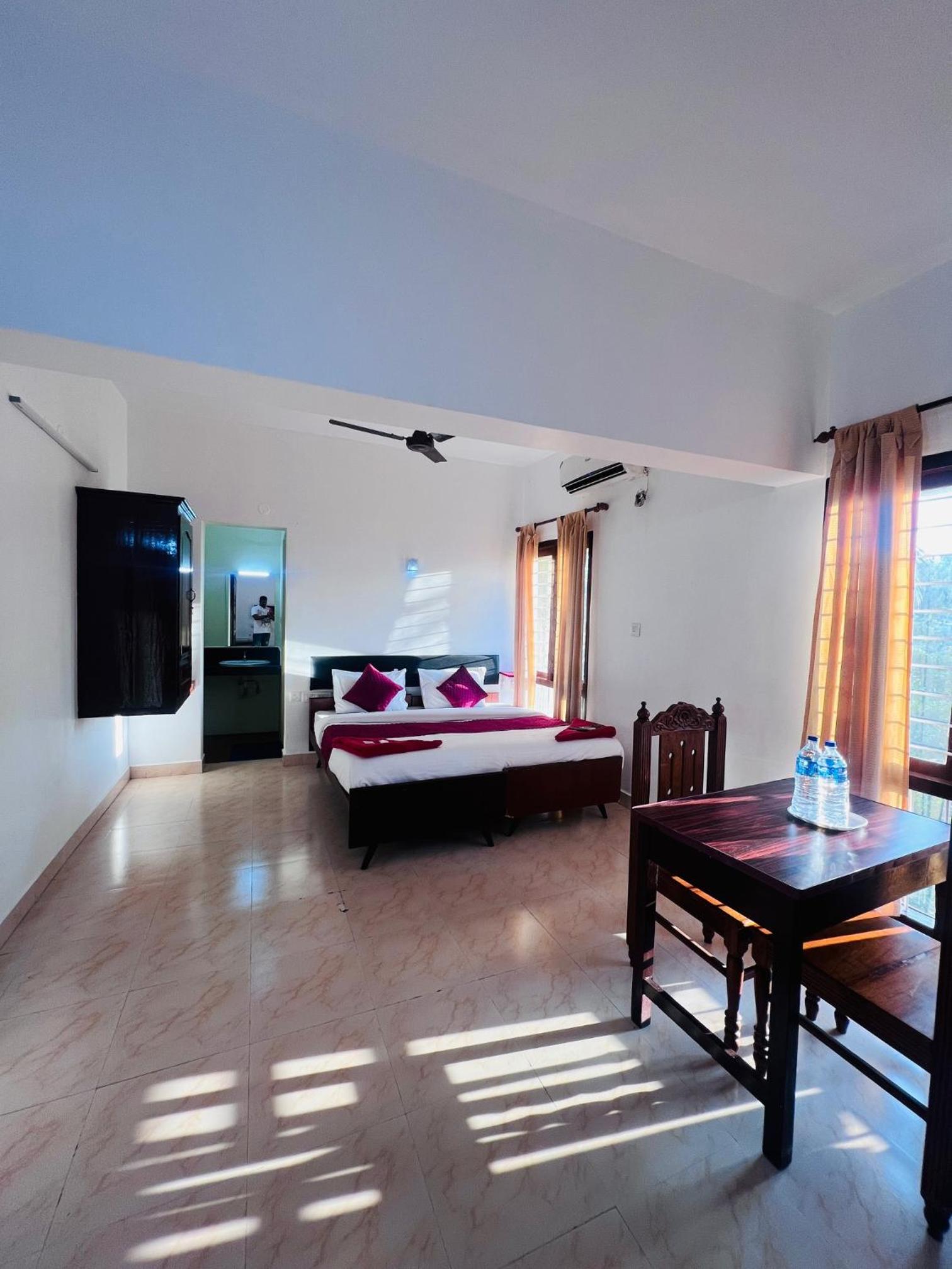 Suite - Photo 9