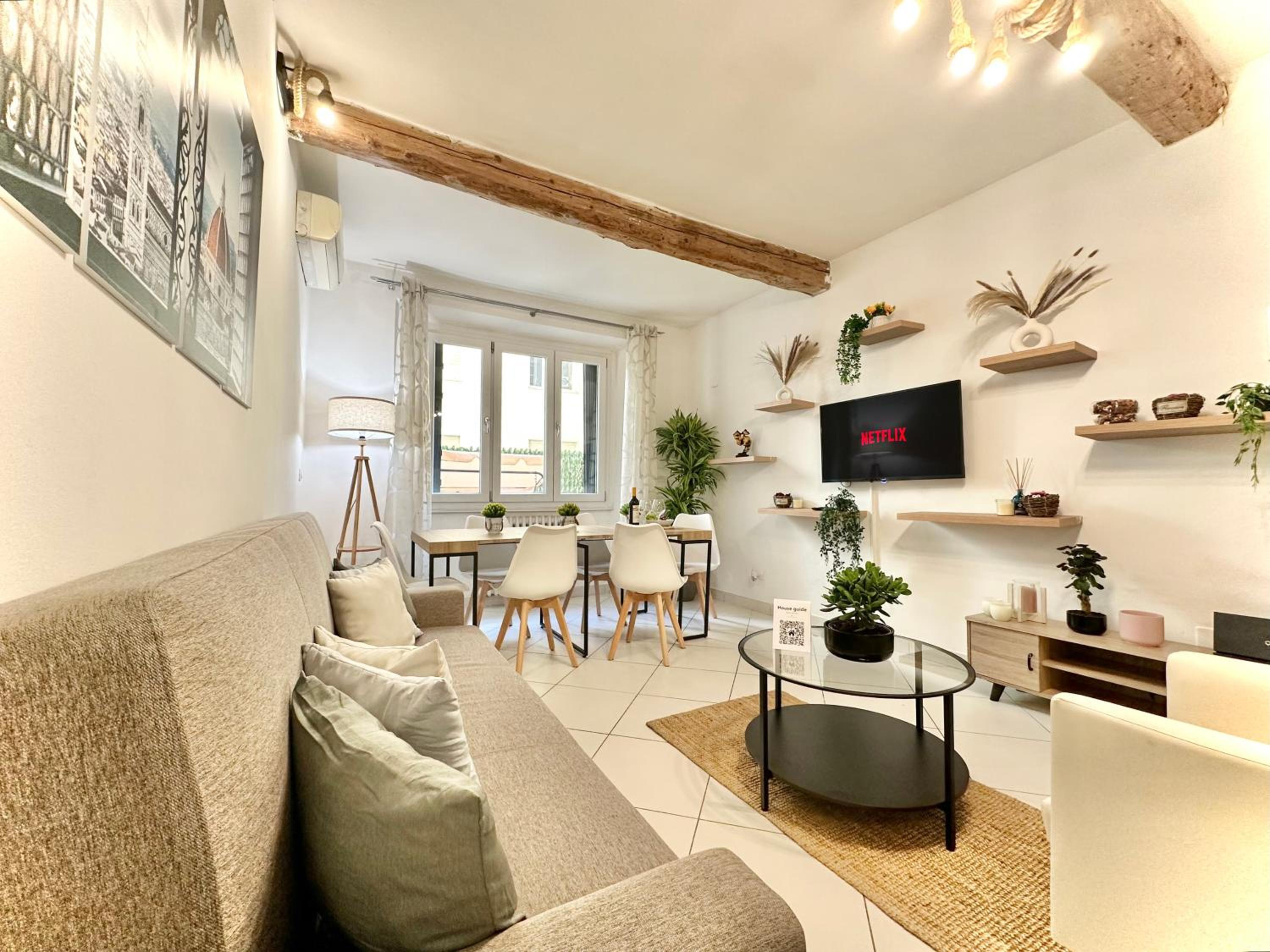 Three-Bedroom Apartment photo 1