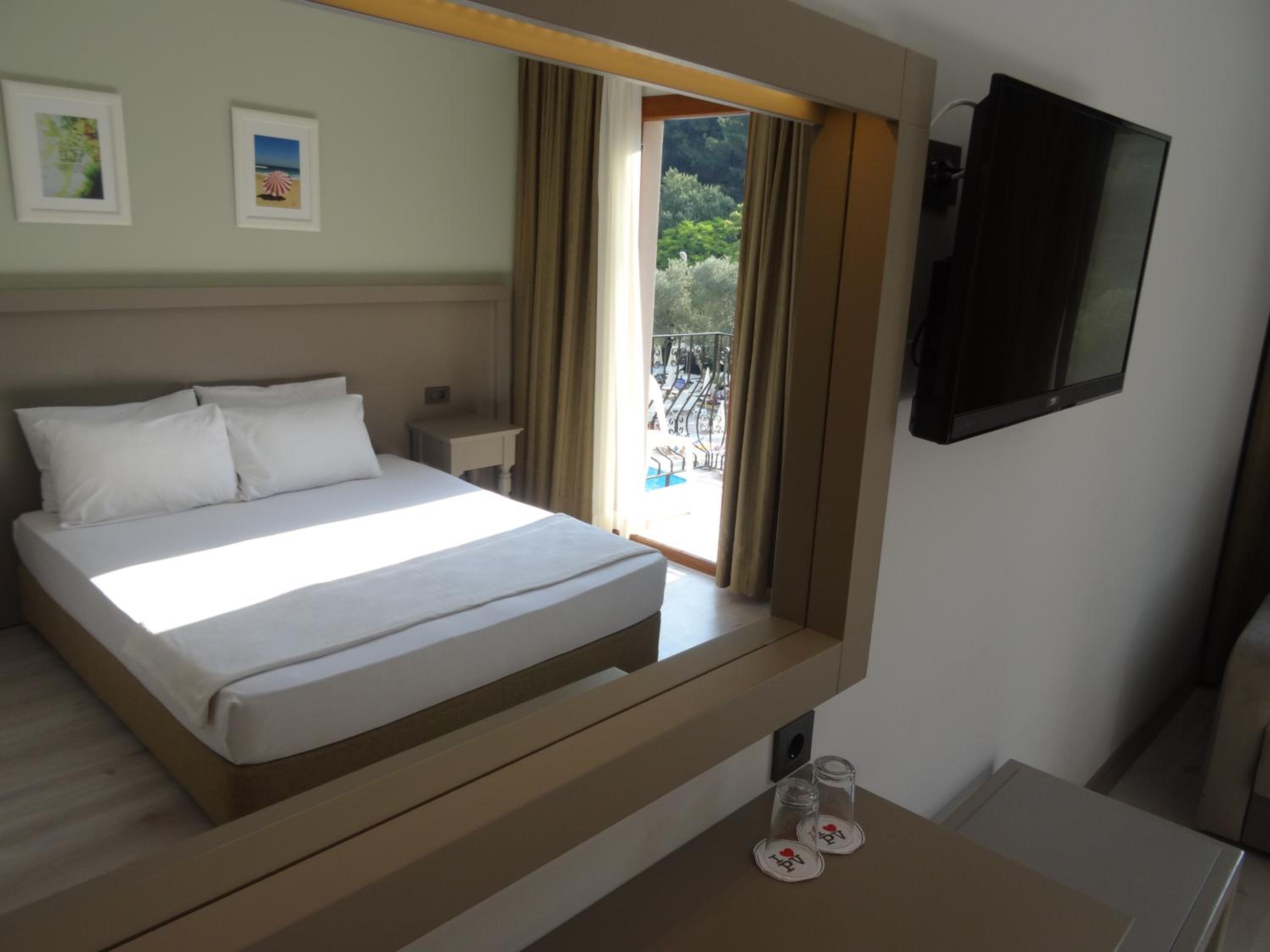 Standard Double or Twin Room - Photo 15