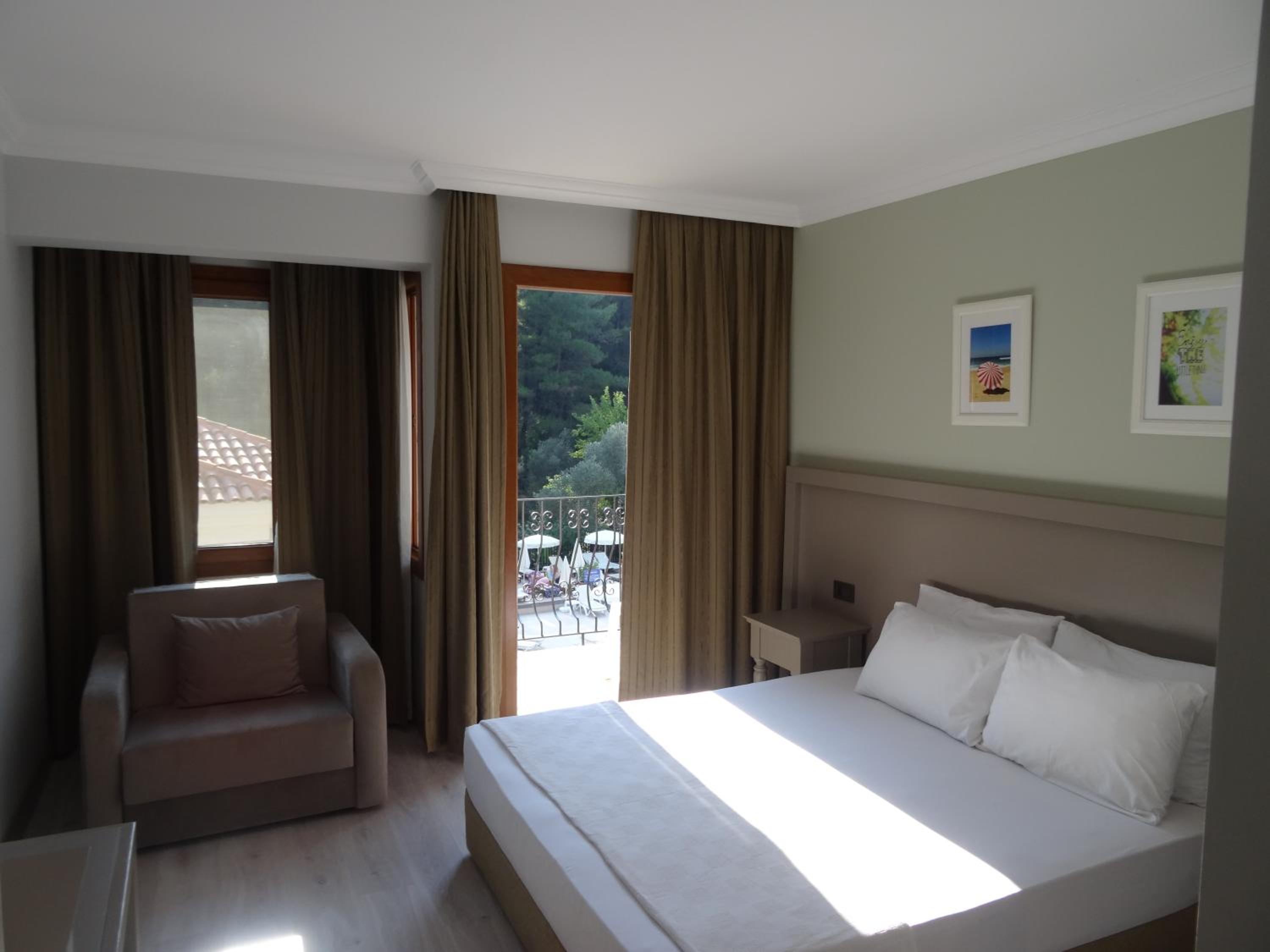 Standard Double or Twin Room - Photo 14