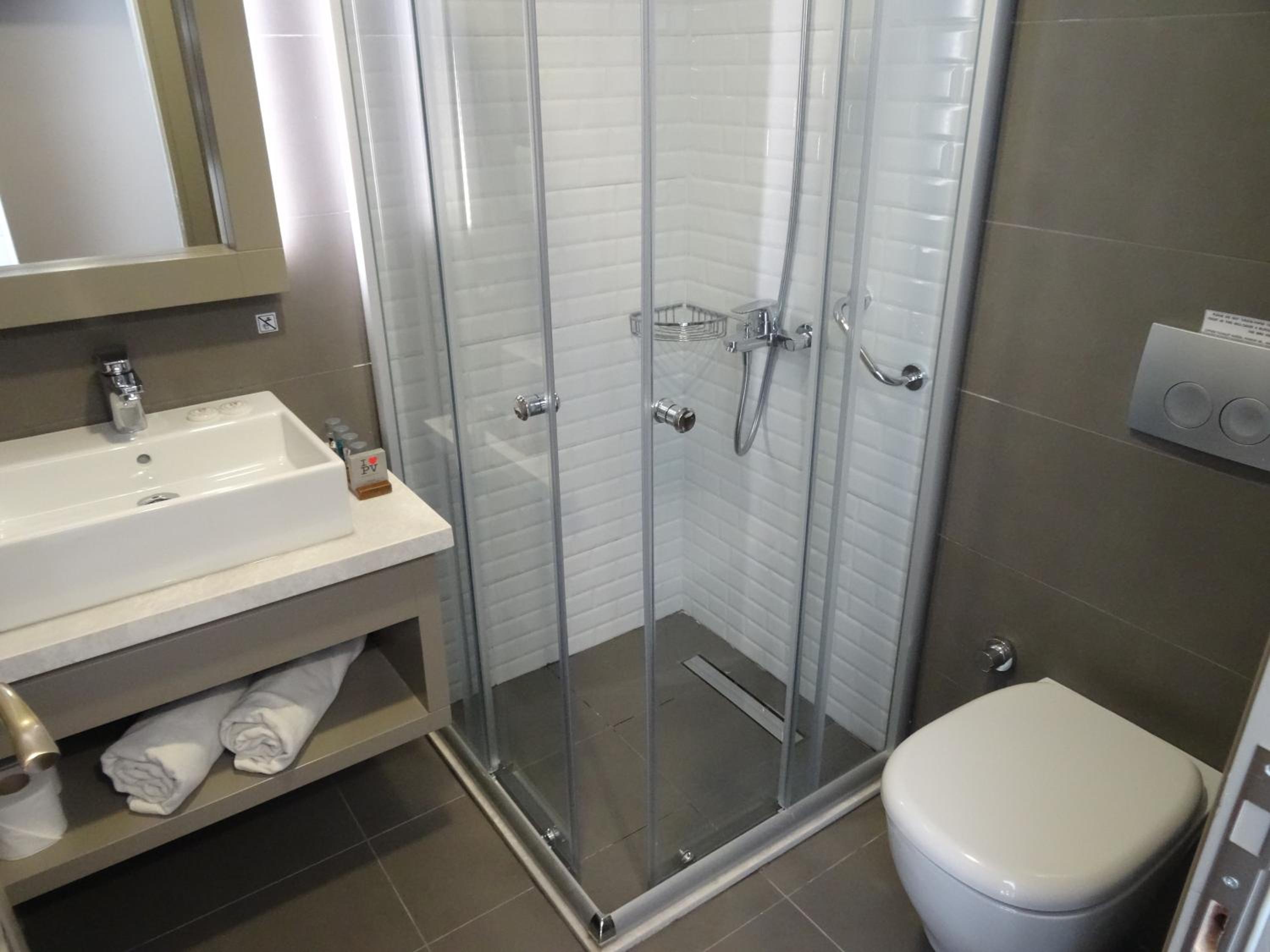 Standard Double or Twin Room - Photo 13