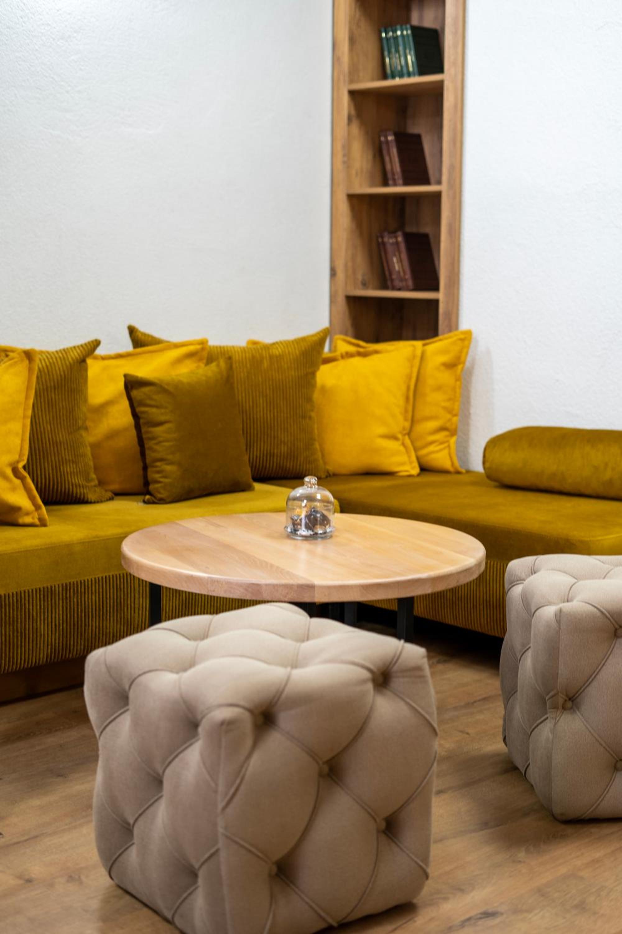Suite - Photo 11