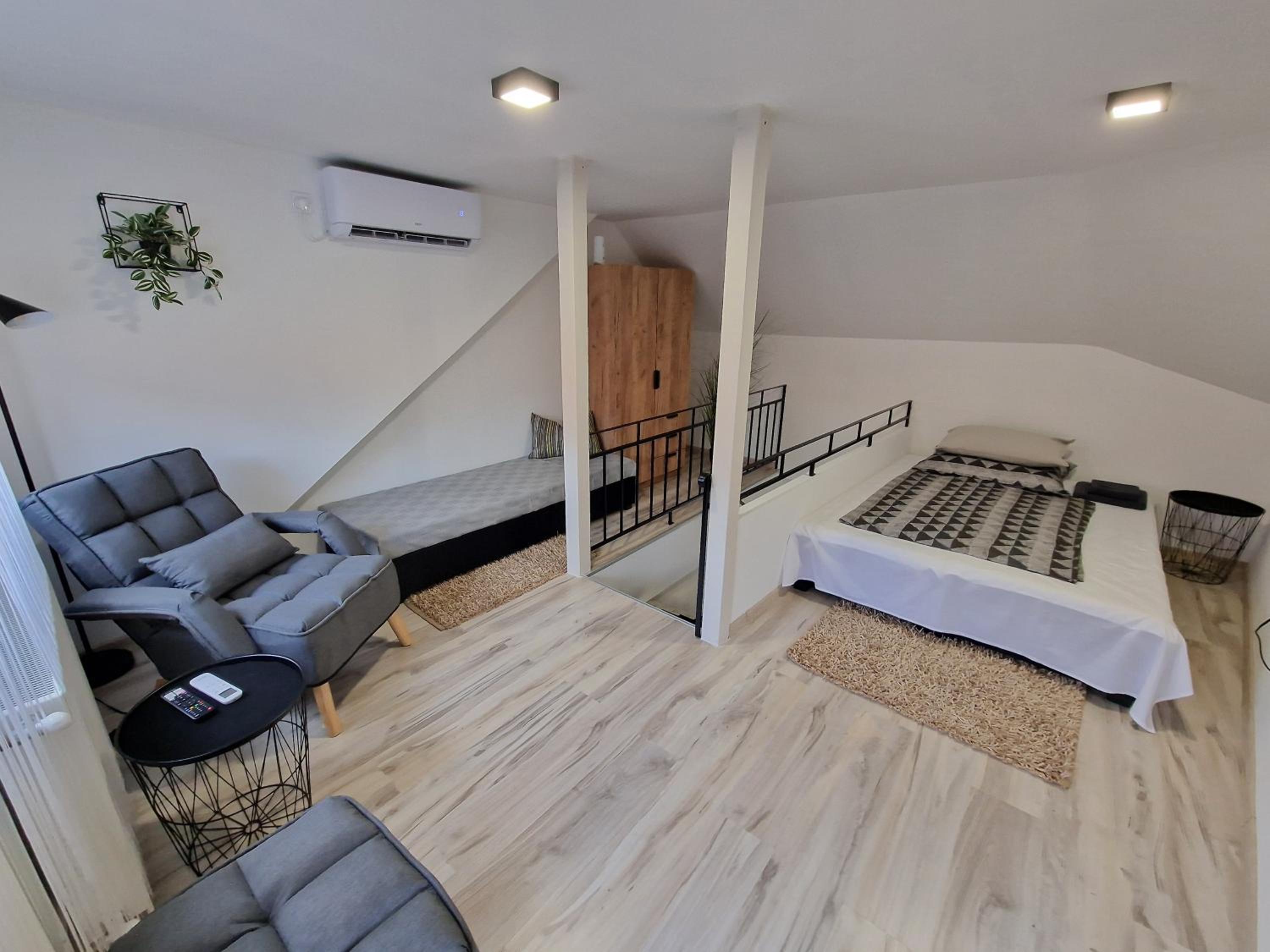 One-Bedroom Apartment photo 1