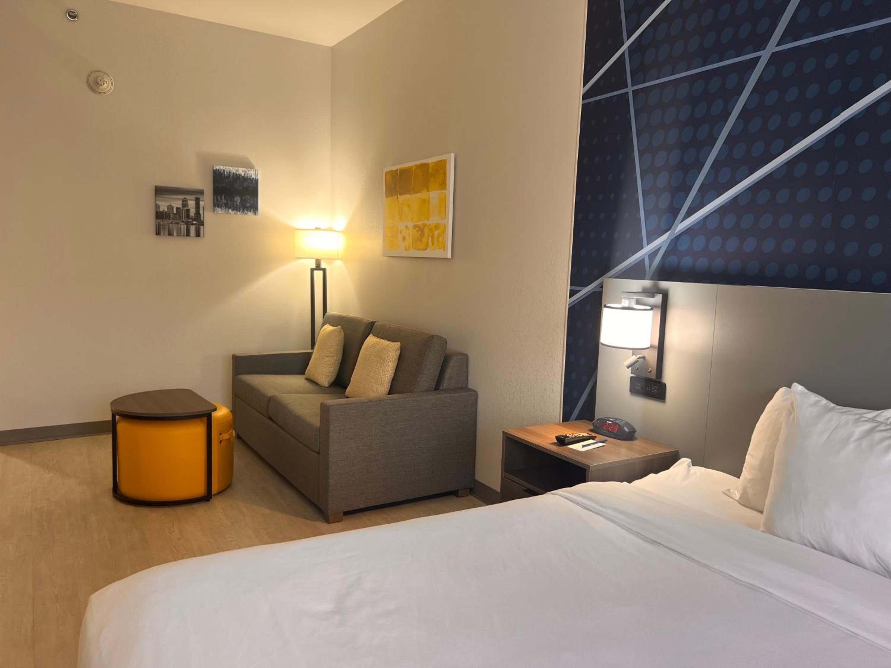 King Suite - Photo 13