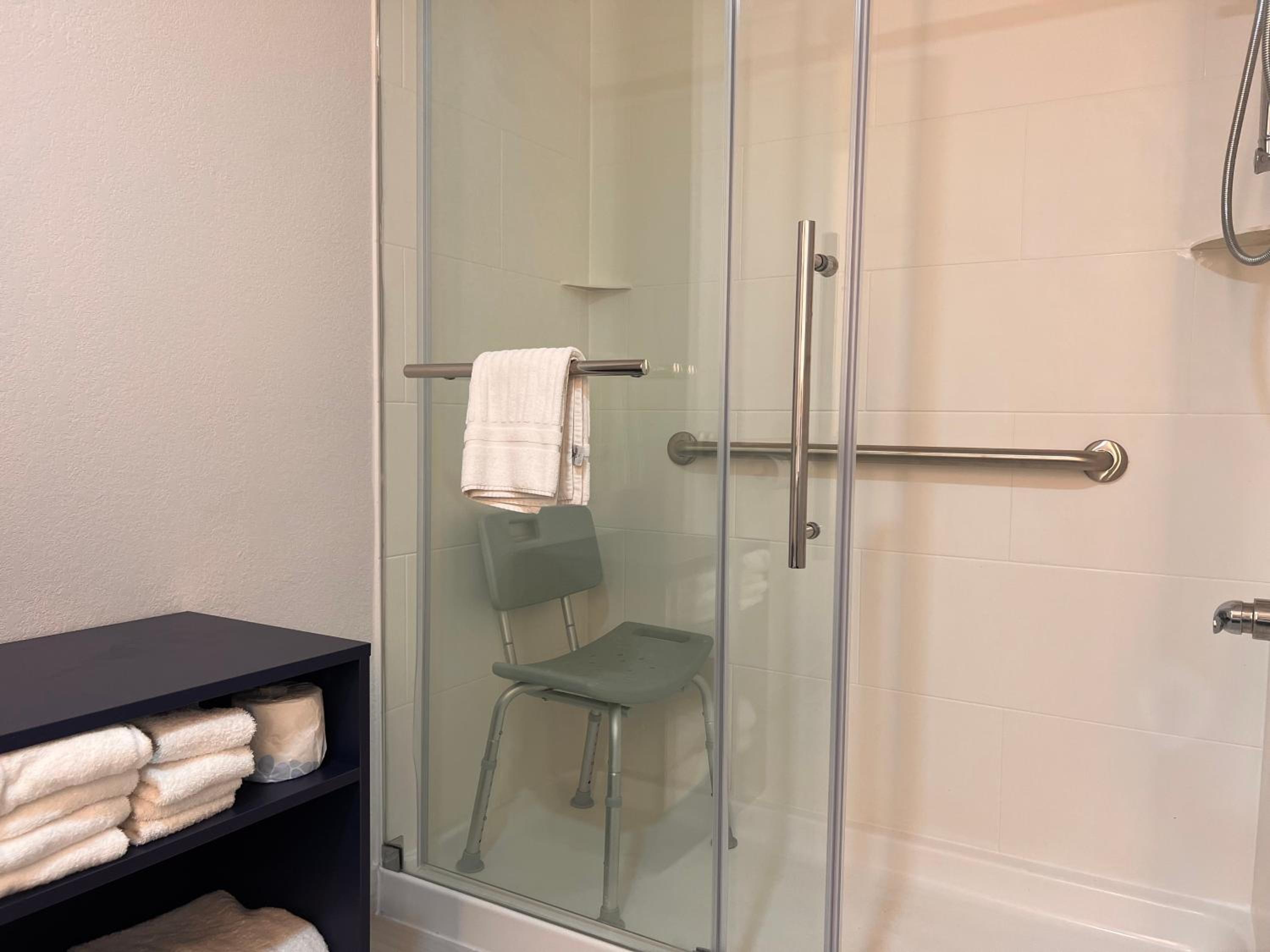 Suite with Two Queen Beds - Accessible/Non-Smoking photo 2