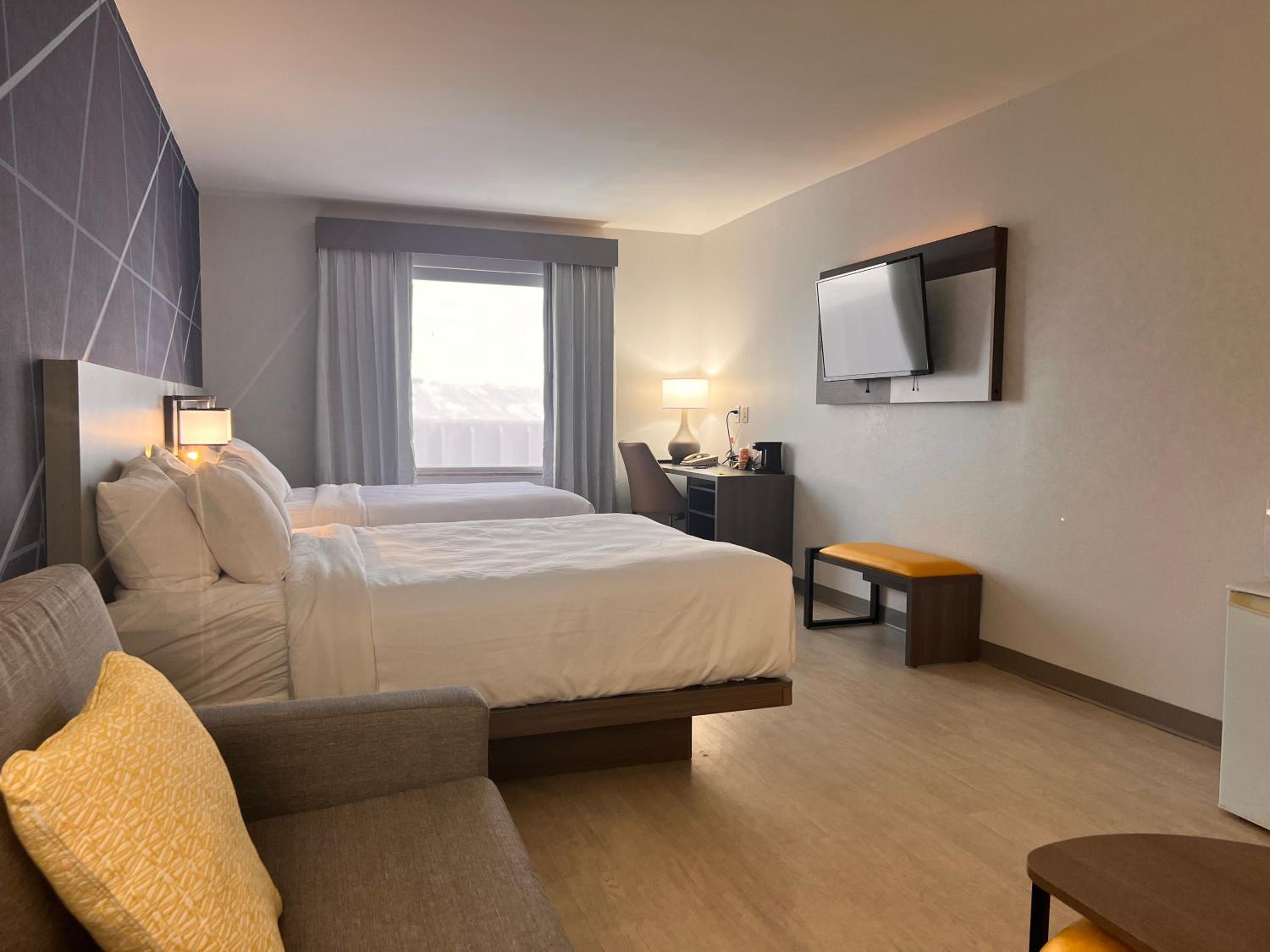 Queen Suite - Photo 3