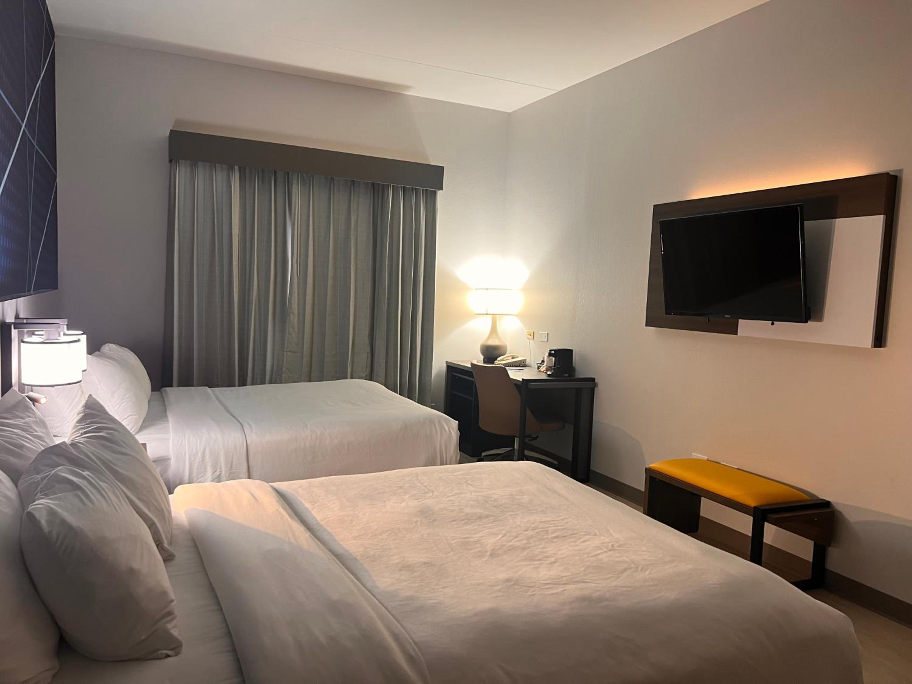 Queen Suite - Photo 20