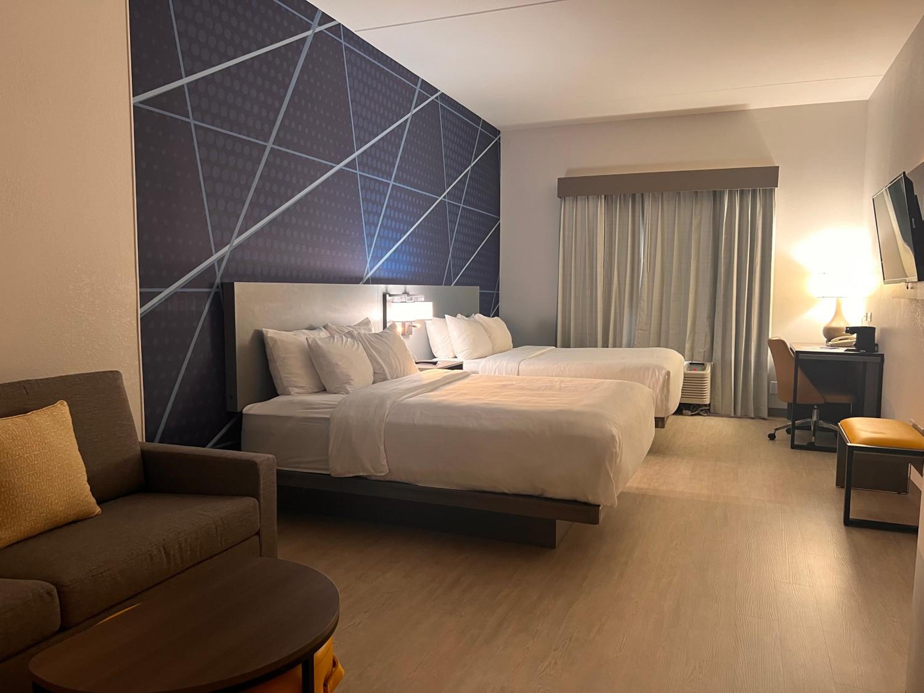 Queen Suite - Photo 19