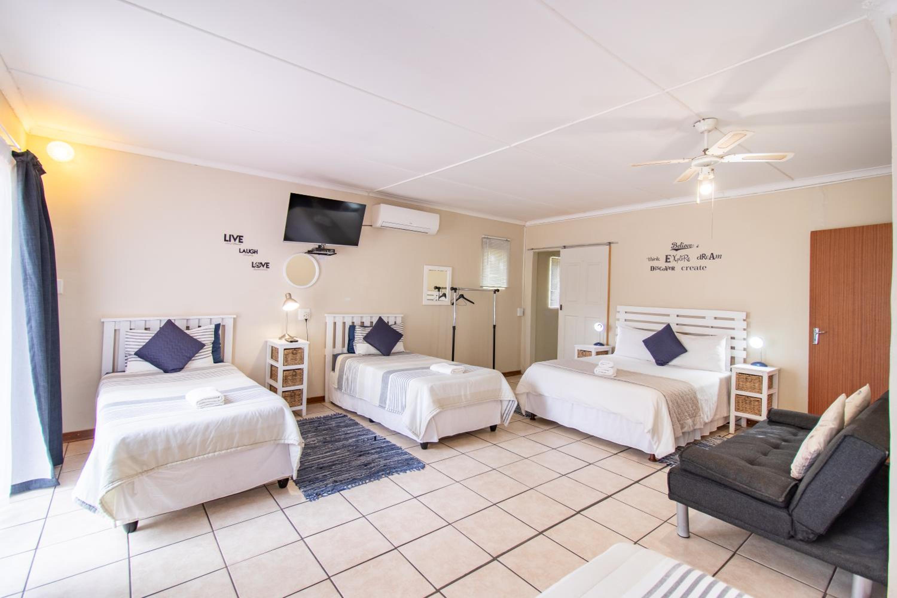 Family Room - Photo 3