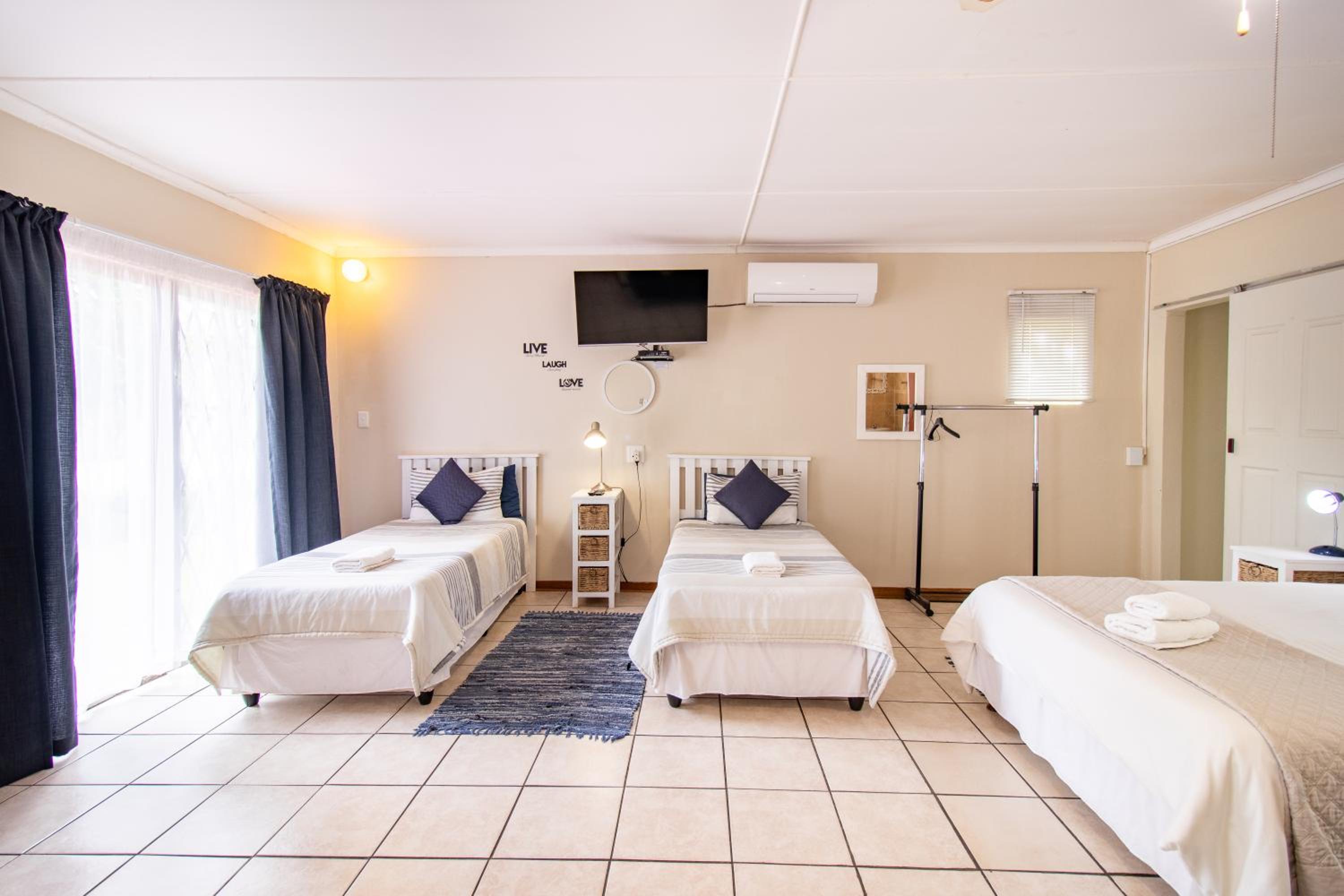 Family Room - Photo 4
