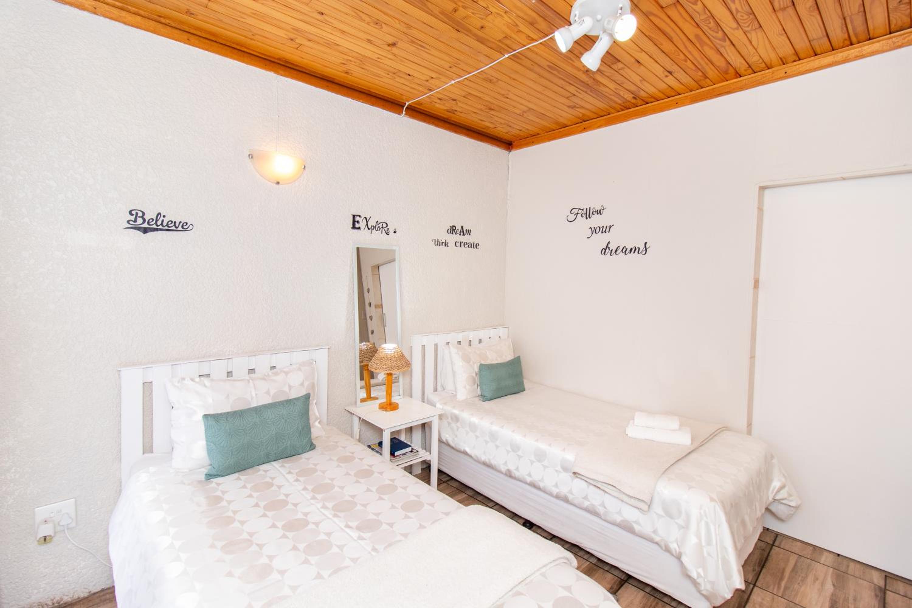 Standard Twin Room photo 1