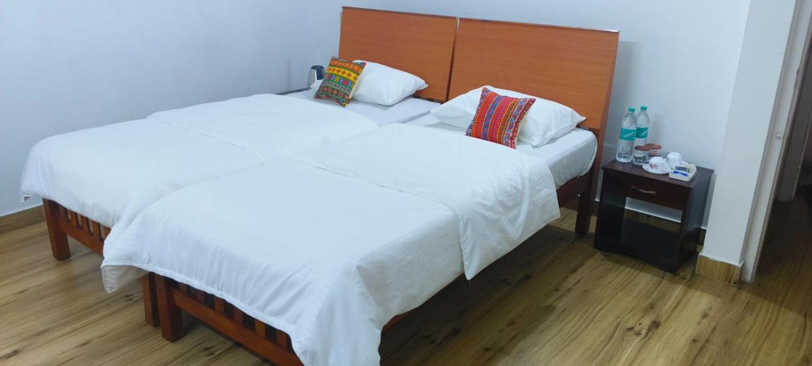 Deluxe Double Room with Balcony photo 3