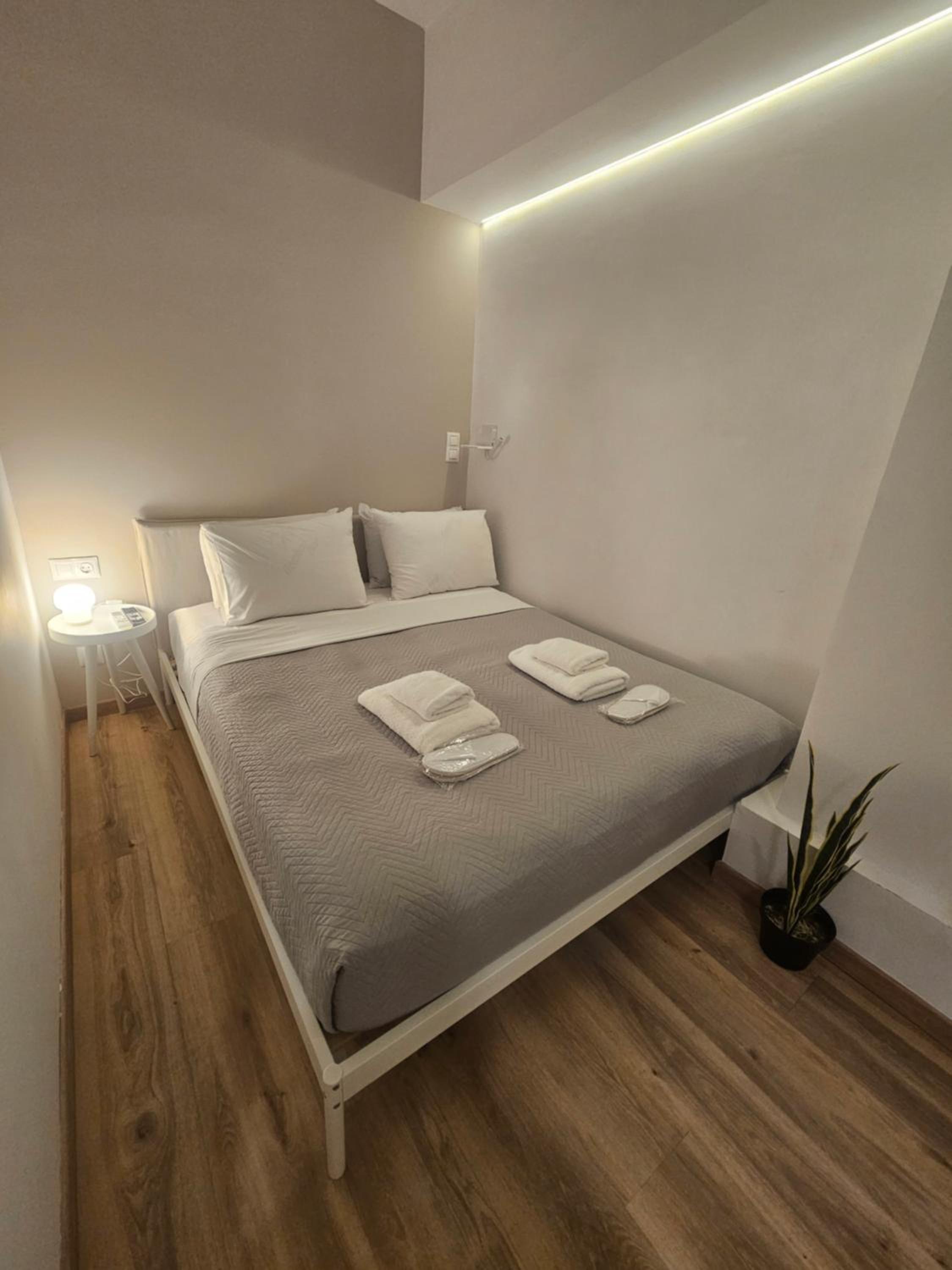 Apartment with Balcony photo 3