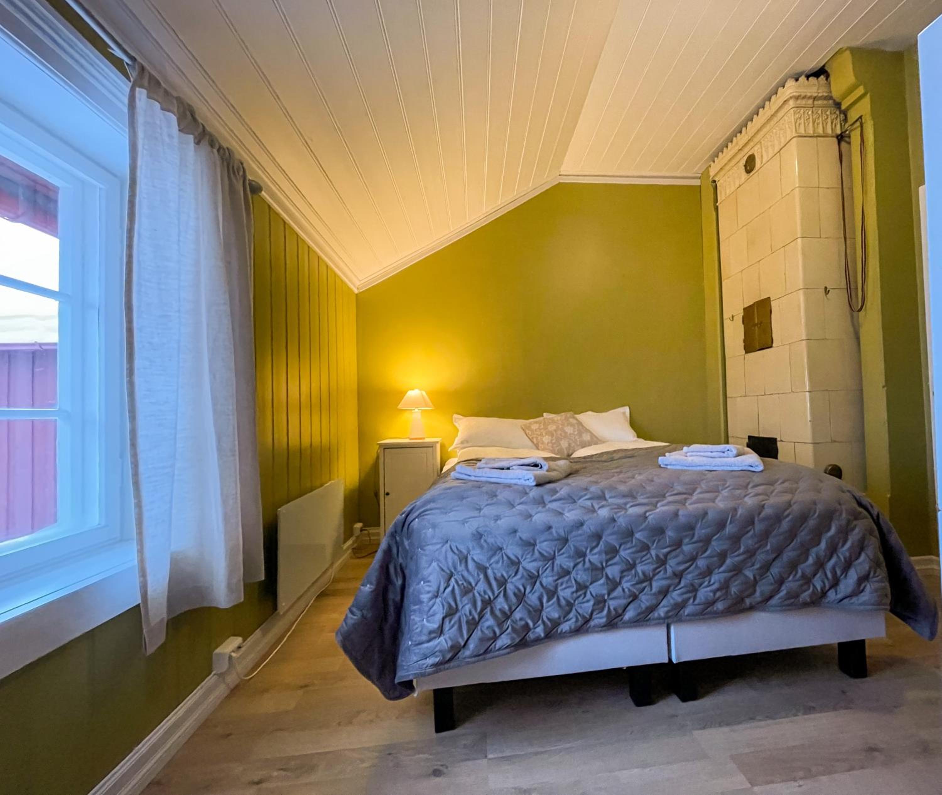 Three-Bedroom Apartment - Photo 12