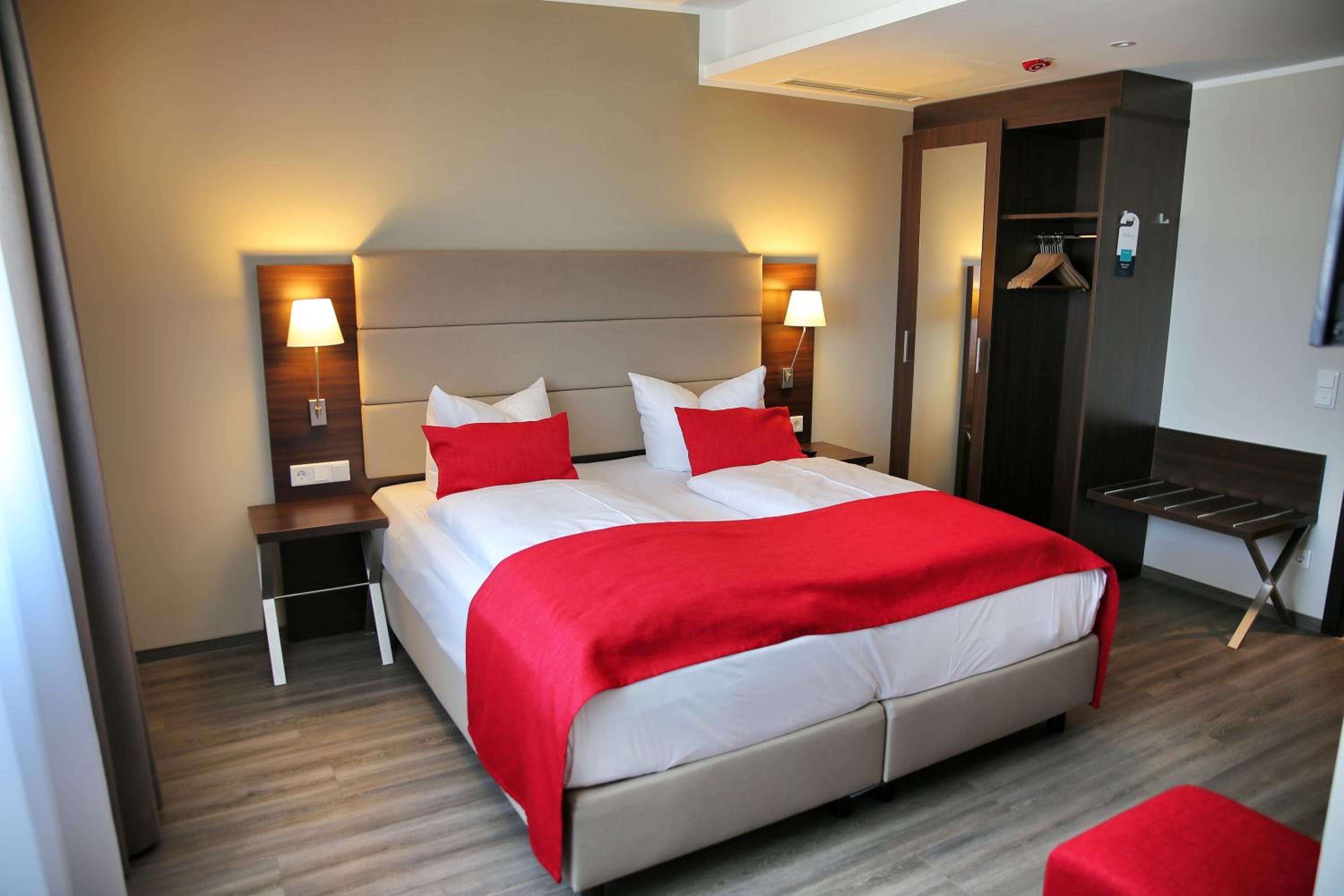 2 Seperate Double rooms without connecting door (2 Adults + 2 Children) photo 2